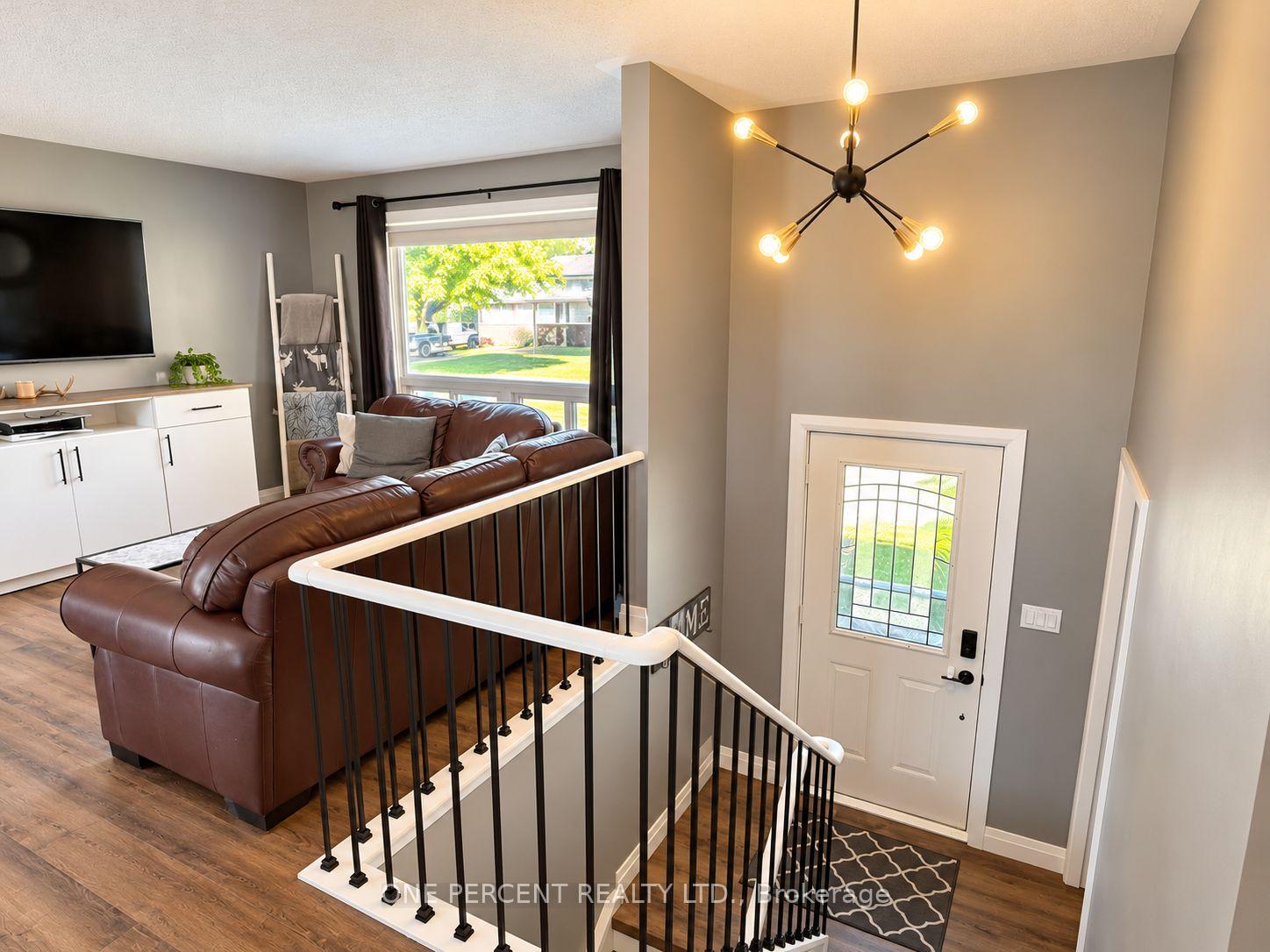 Photo 6 of 68 Cindy Lee Crescent, Orillia — HOMEH