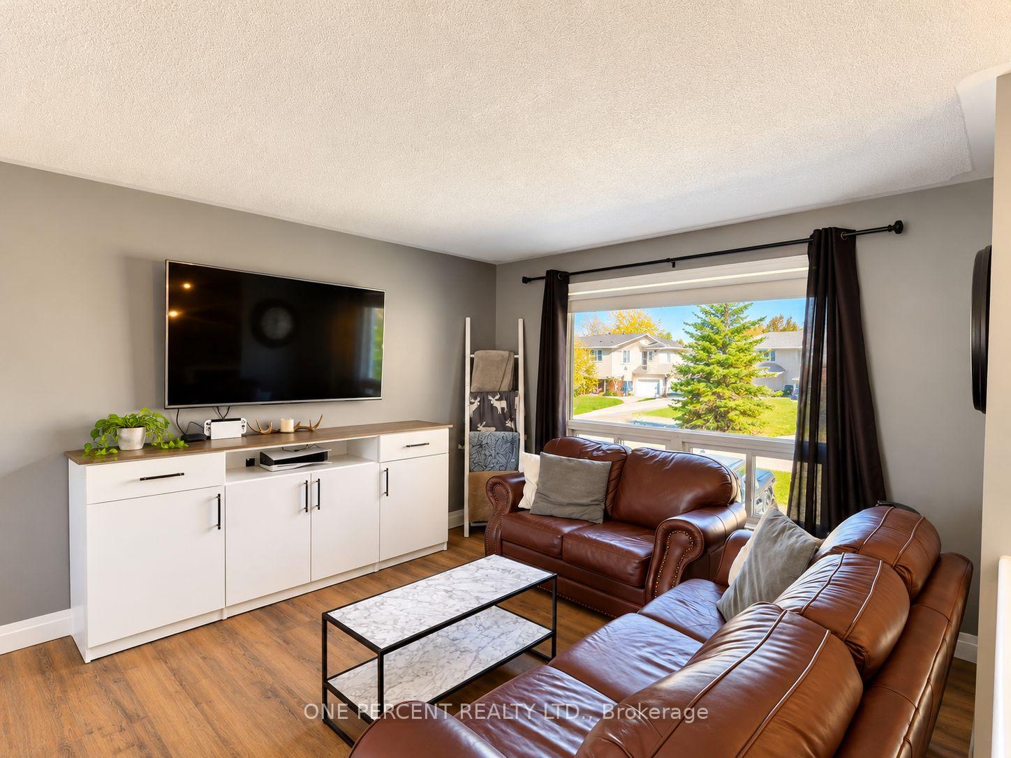 Photo 10 of 68 Cindy Lee Crescent, Orillia — HOMEH