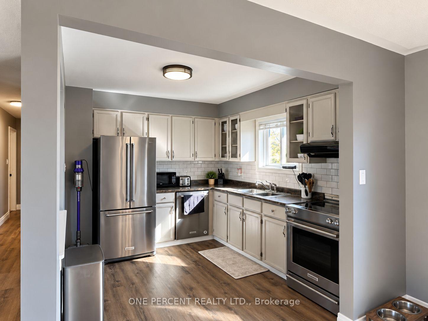 Photo 15 of 68 Cindy Lee Crescent, Orillia — HOMEH
