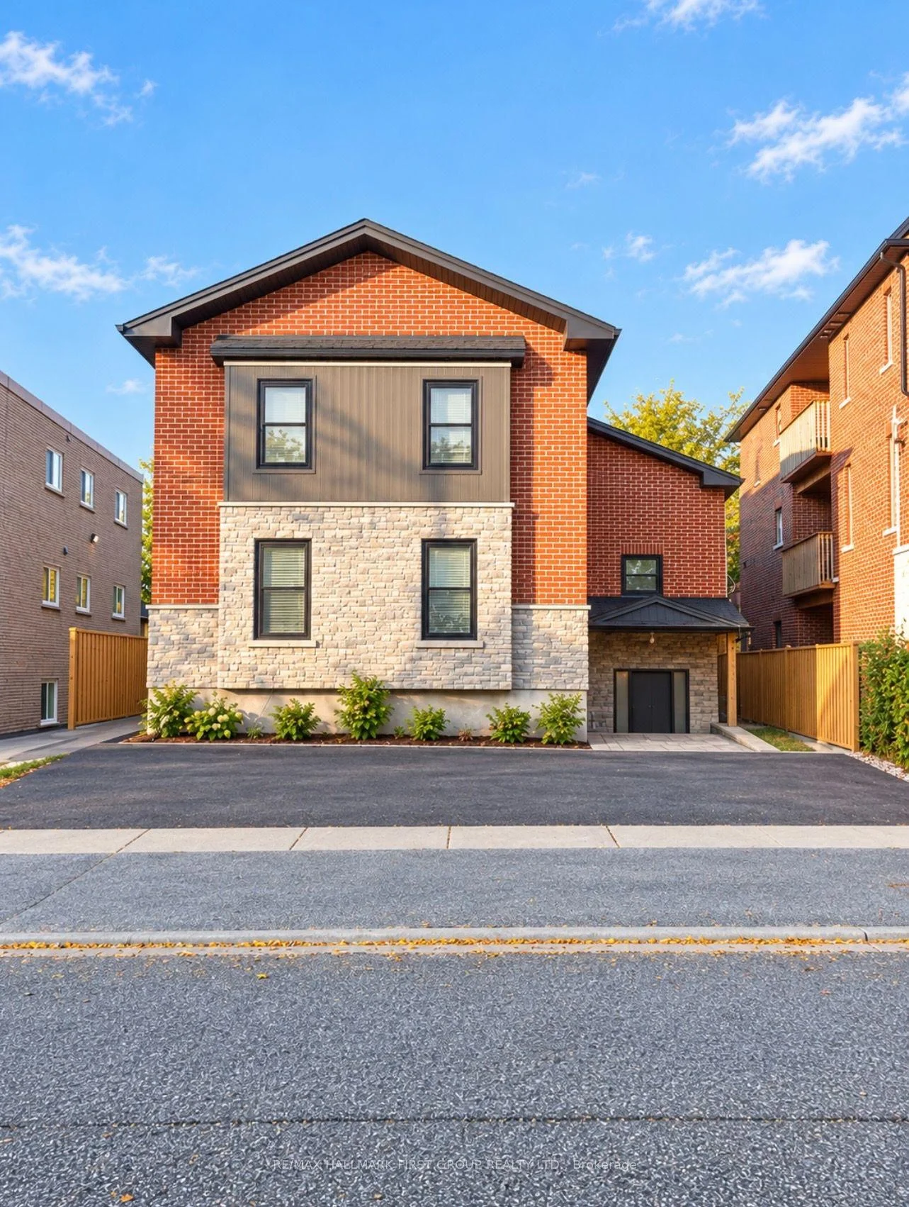 Photo of Unit 2, 100 Cromwell Avenue