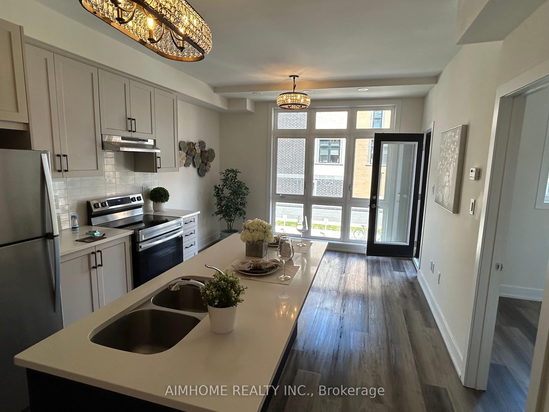 Photo 3 of Unit 2, 7 Phelps Lane, Richmond Hill, Oak Ridges — HOMEH