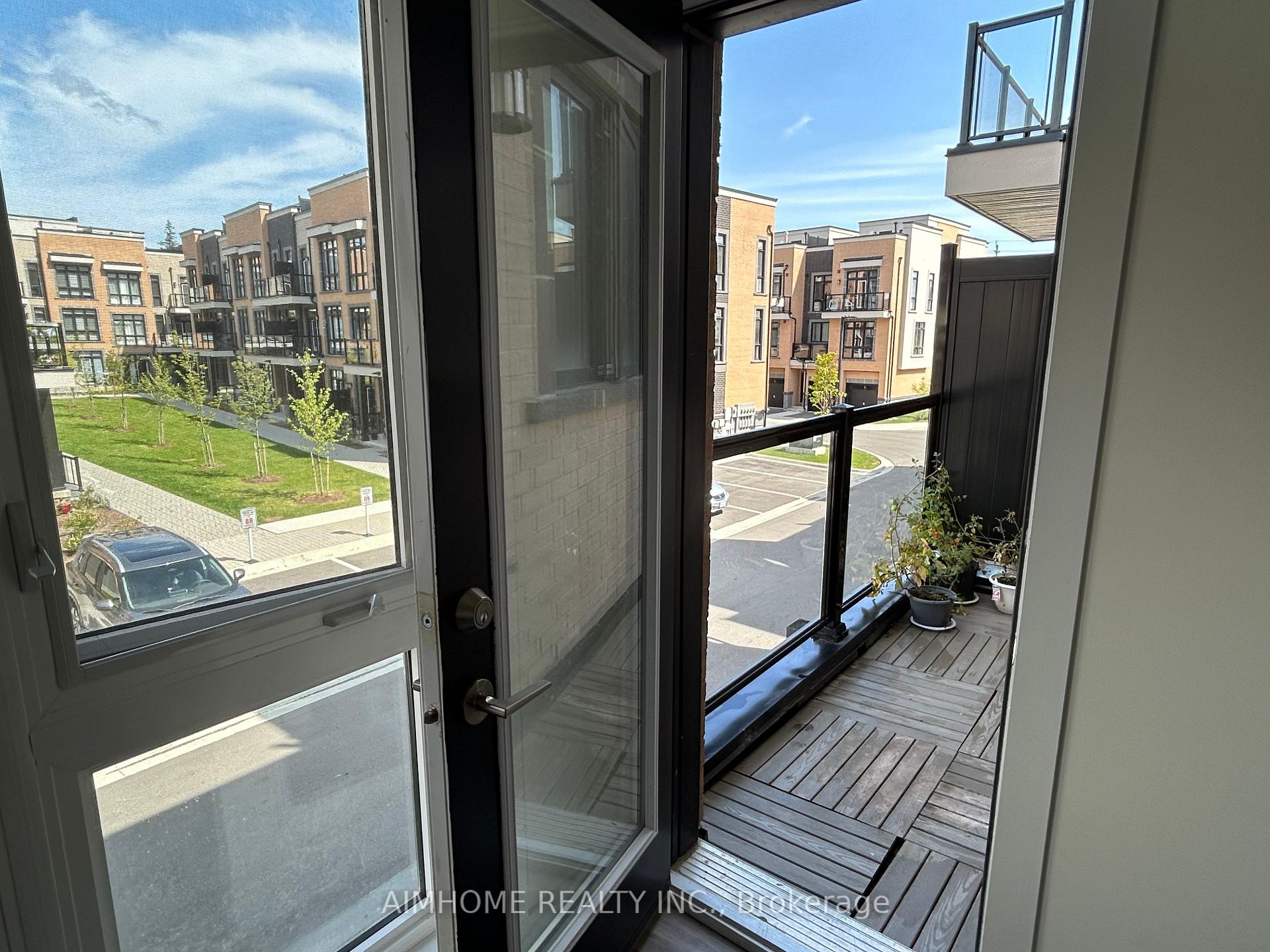 Photo 5 of Unit 2, 7 Phelps Lane, Richmond Hill, Oak Ridges — HOMEH