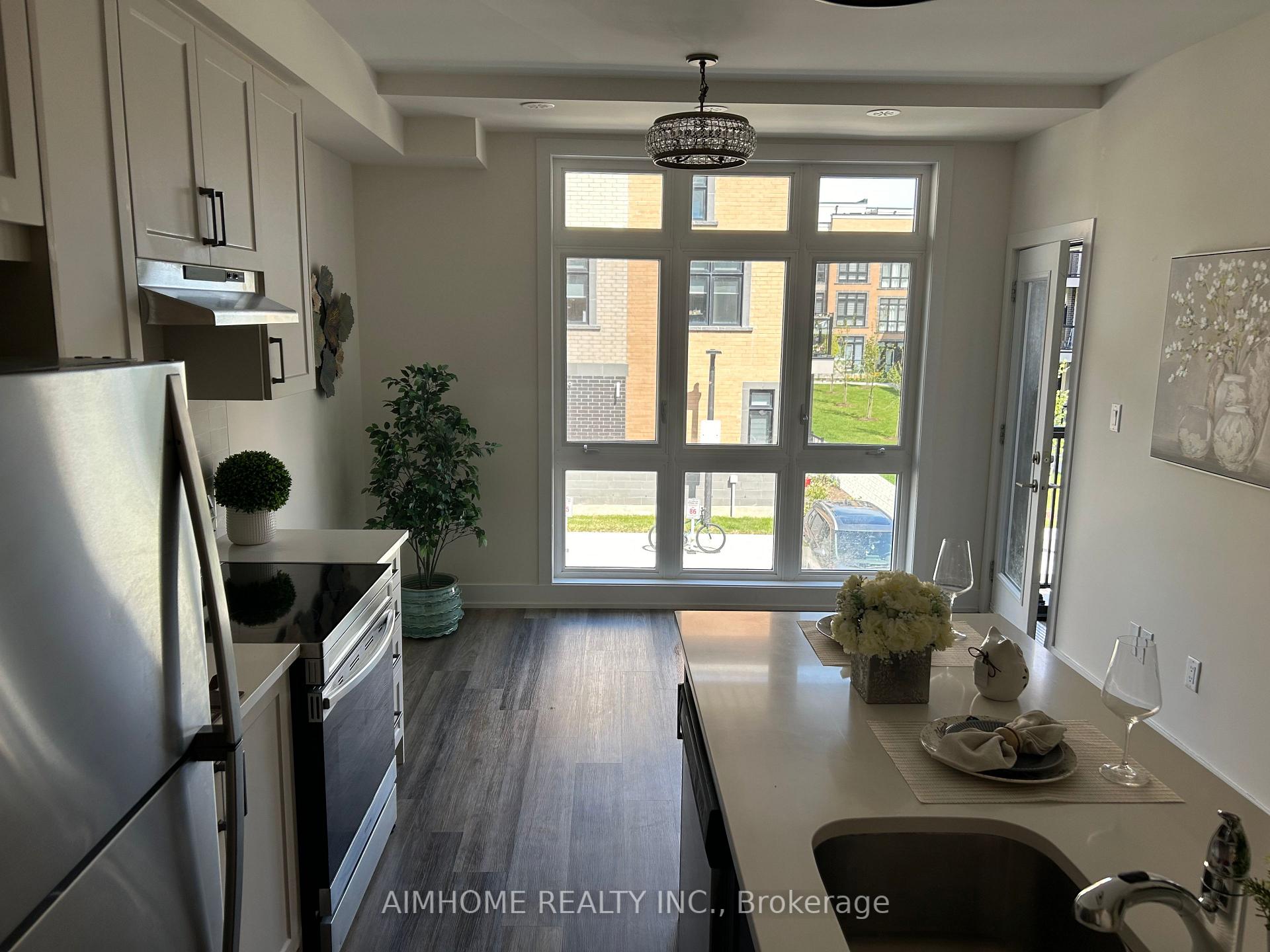 Photo 6 of Unit 2, 7 Phelps Lane, Richmond Hill, Oak Ridges — HOMEH