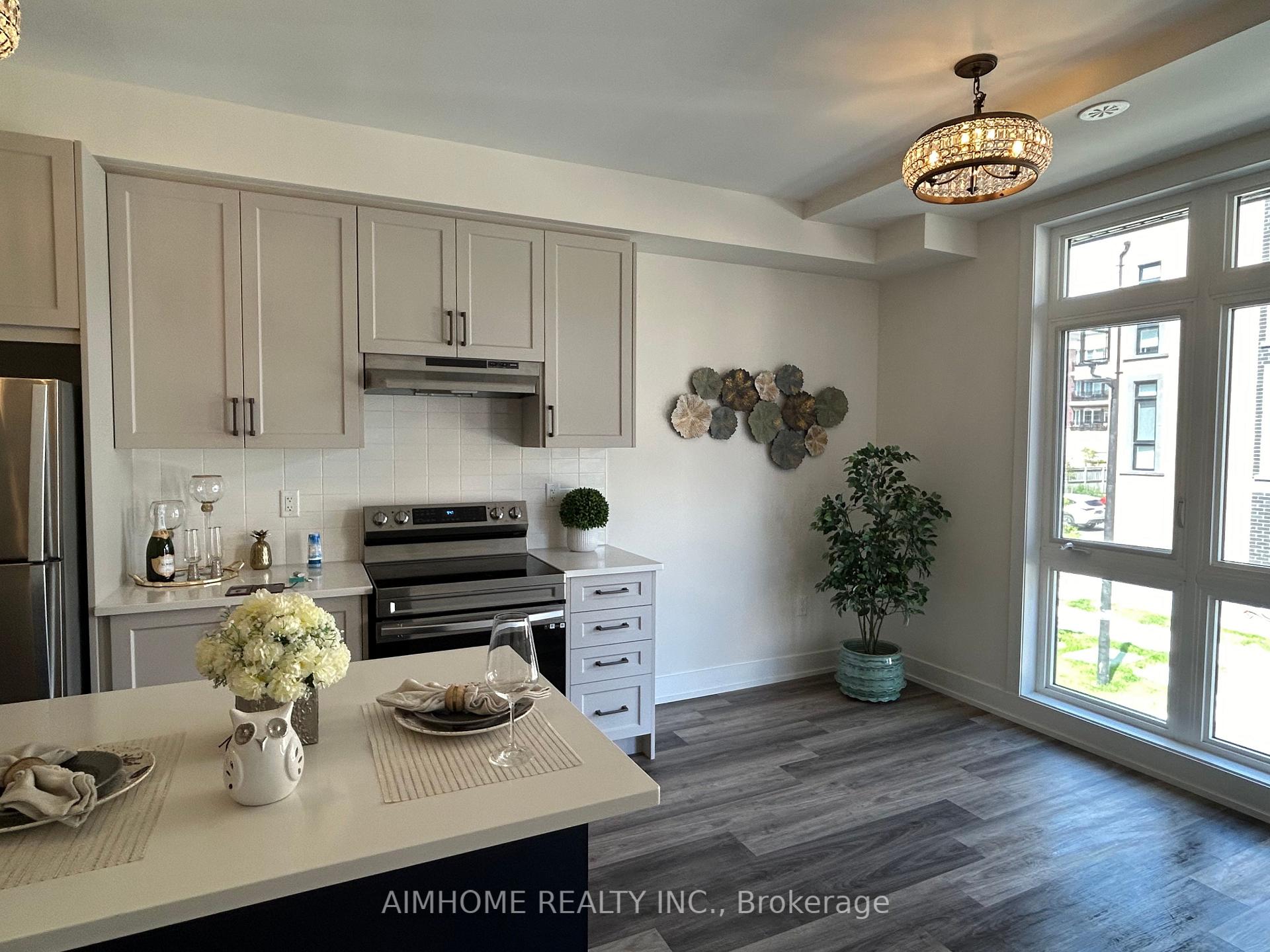 Photo 9 of Unit 2, 7 Phelps Lane, Richmond Hill, Oak Ridges — HOMEH