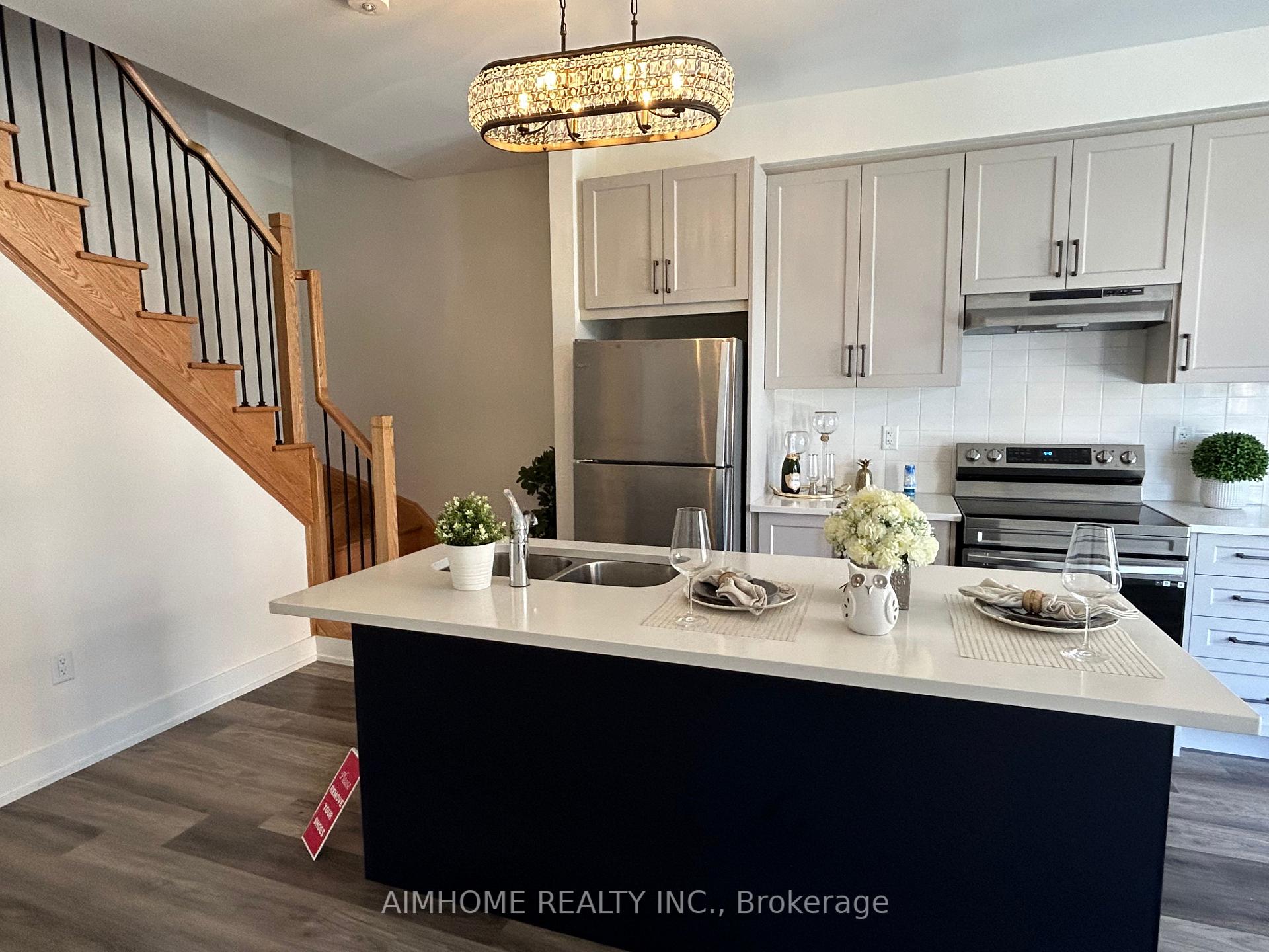 Photo 10 of Unit 2, 7 Phelps Lane, Richmond Hill, Oak Ridges — HOMEH