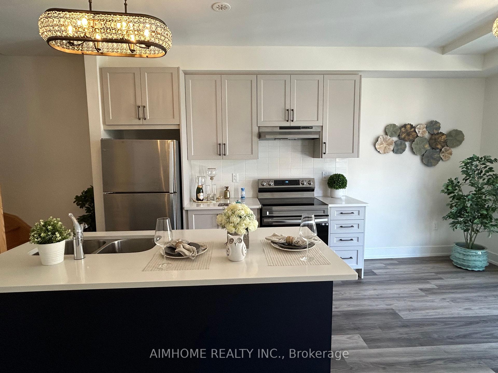 Photo 11 of Unit 2, 7 Phelps Lane, Richmond Hill, Oak Ridges — HOMEH