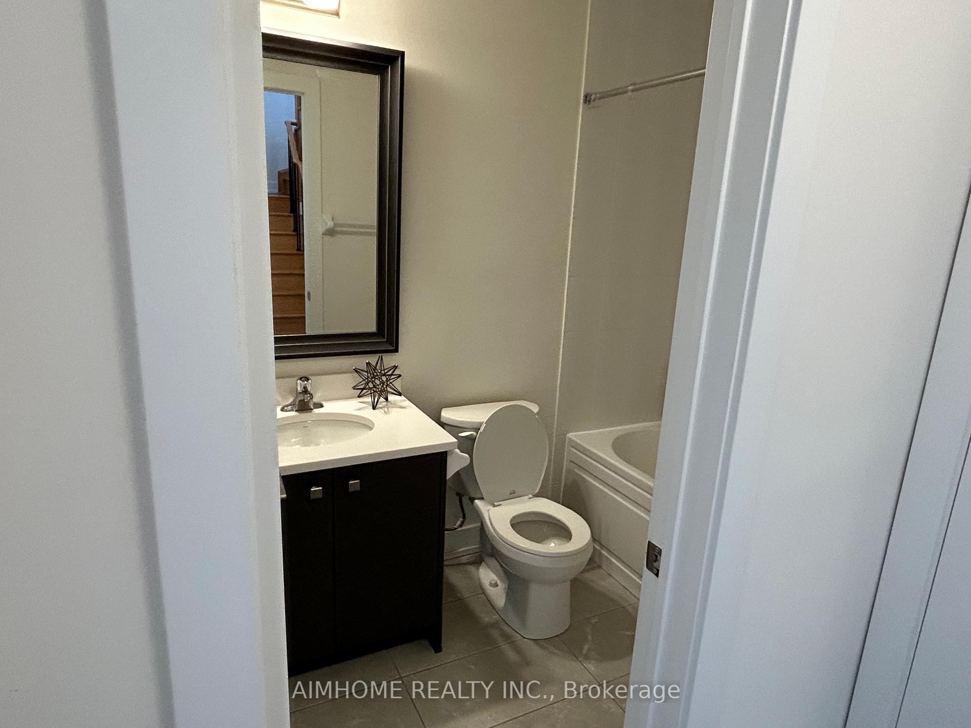 Photo 16 of Unit 2, 7 Phelps Lane, Richmond Hill, Oak Ridges — HOMEH