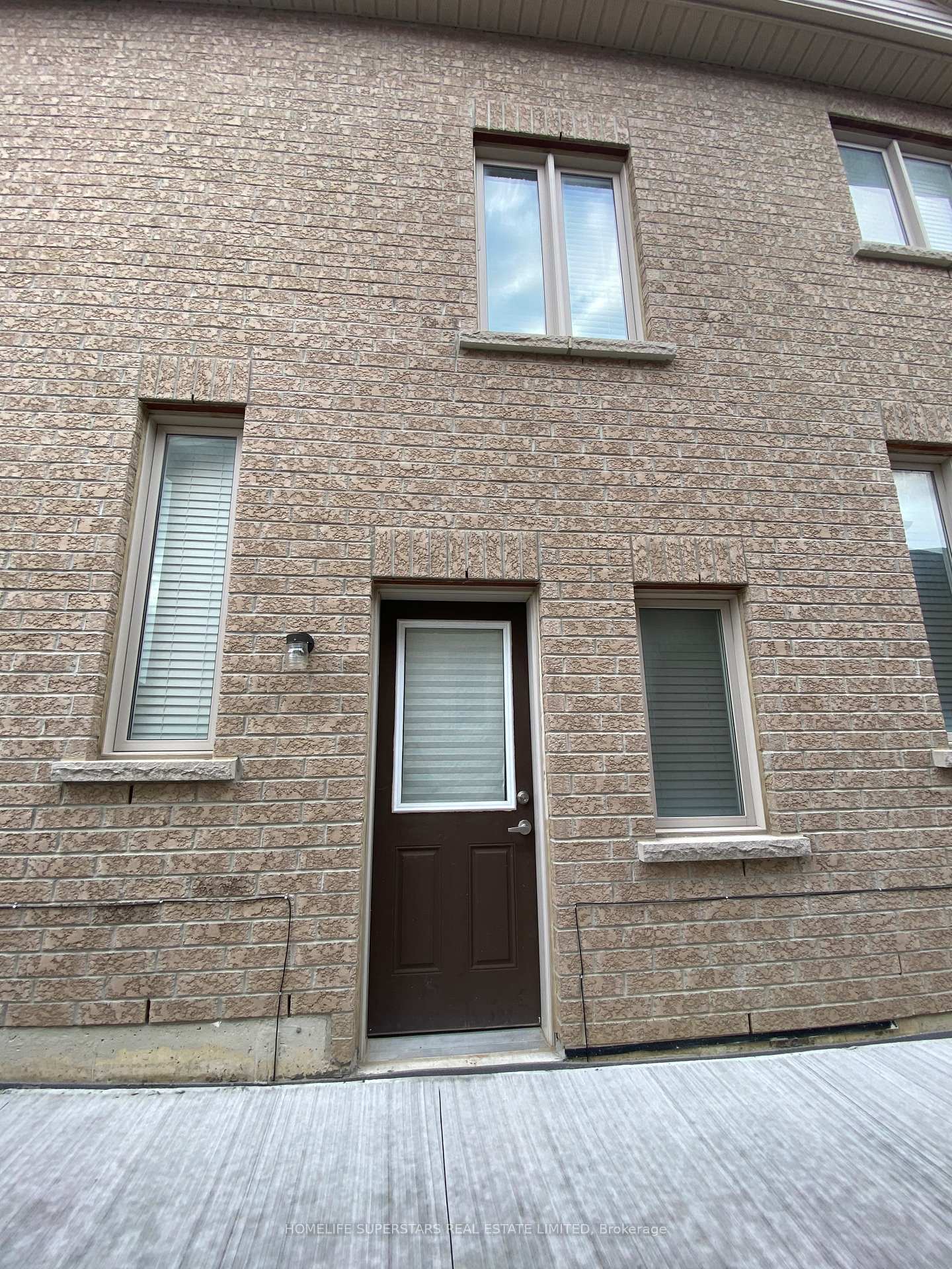 Photo 2 of Unit Basement, 22 Natronia Trail, Brampton, Bram East — HOMEH