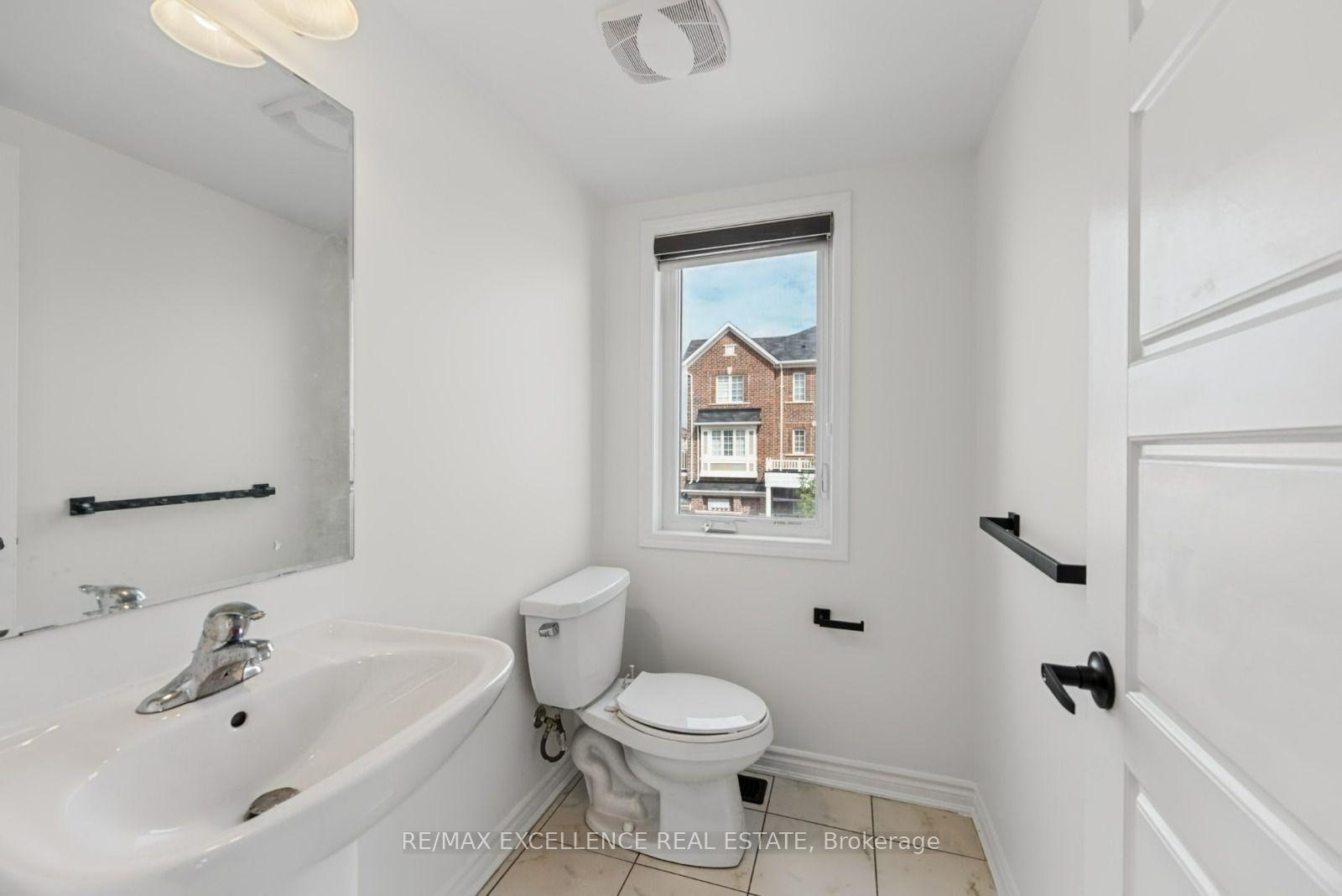 Photo 11 of 470 Remembrance Road, Brampton, Northwest Brampton — HOMEH