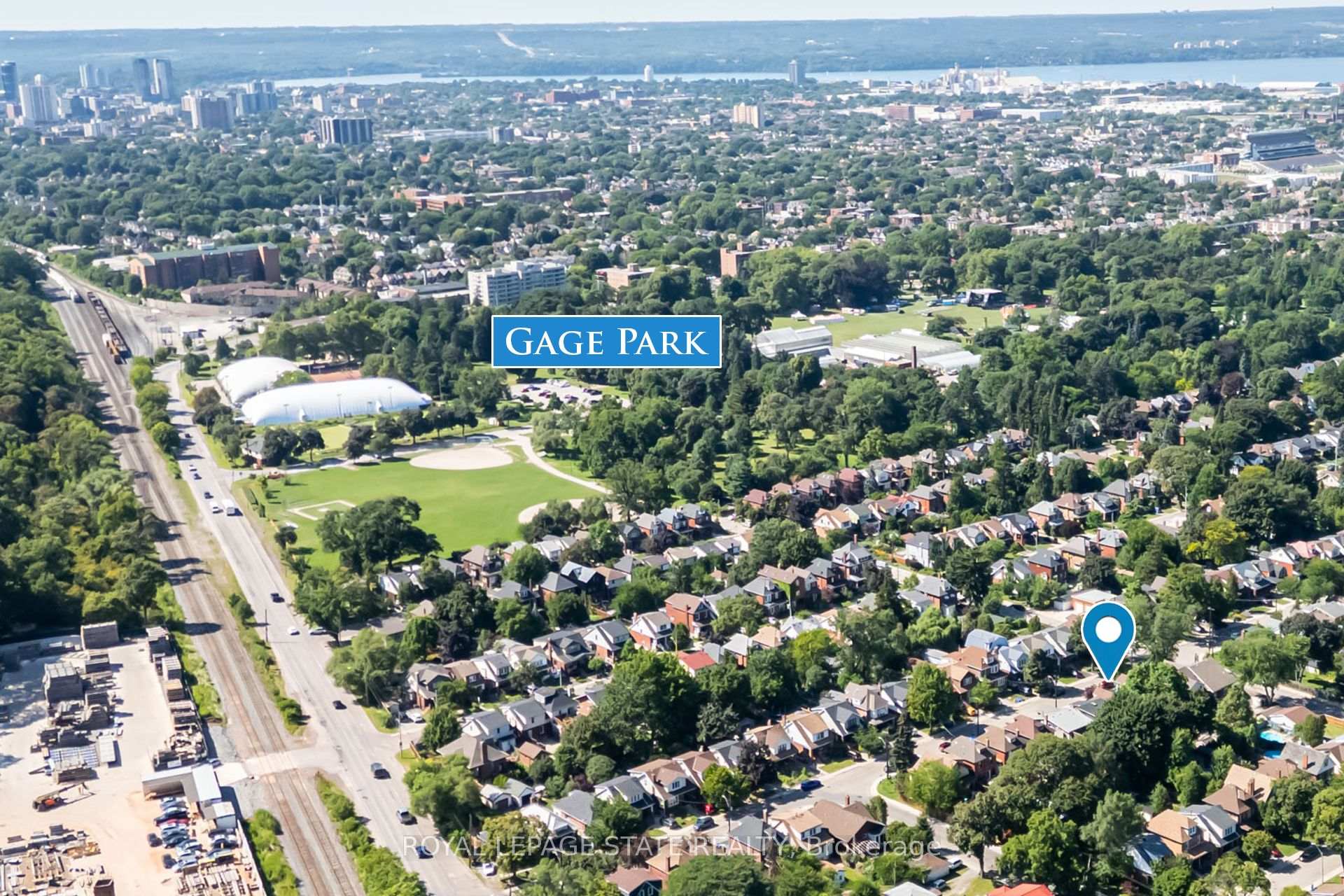 Photo 3 of 175 Rosslyn Avenue S, Hamilton, Delta — HOMEH