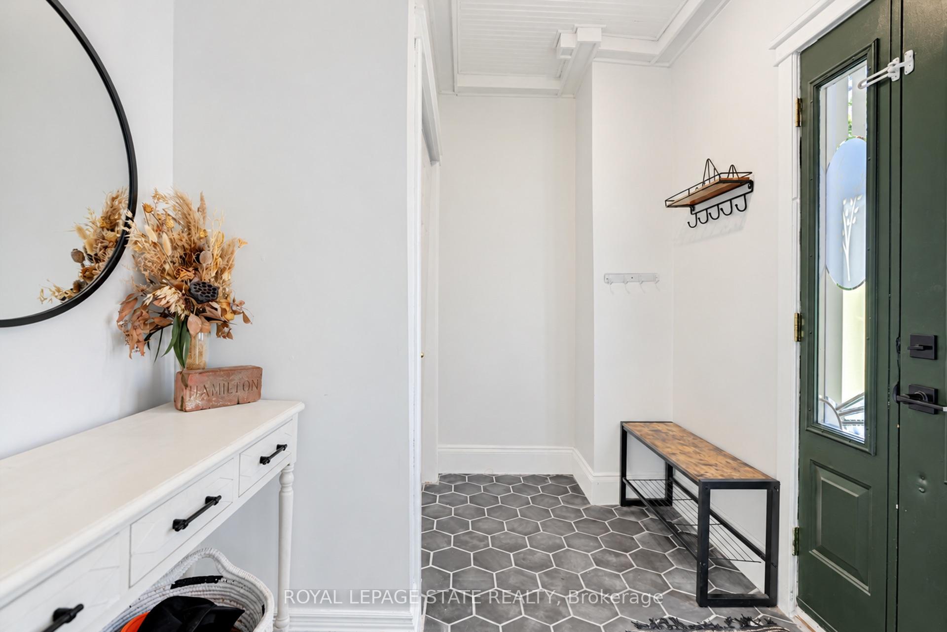 Photo 6 of 175 Rosslyn Avenue S, Hamilton, Delta — HOMEH
