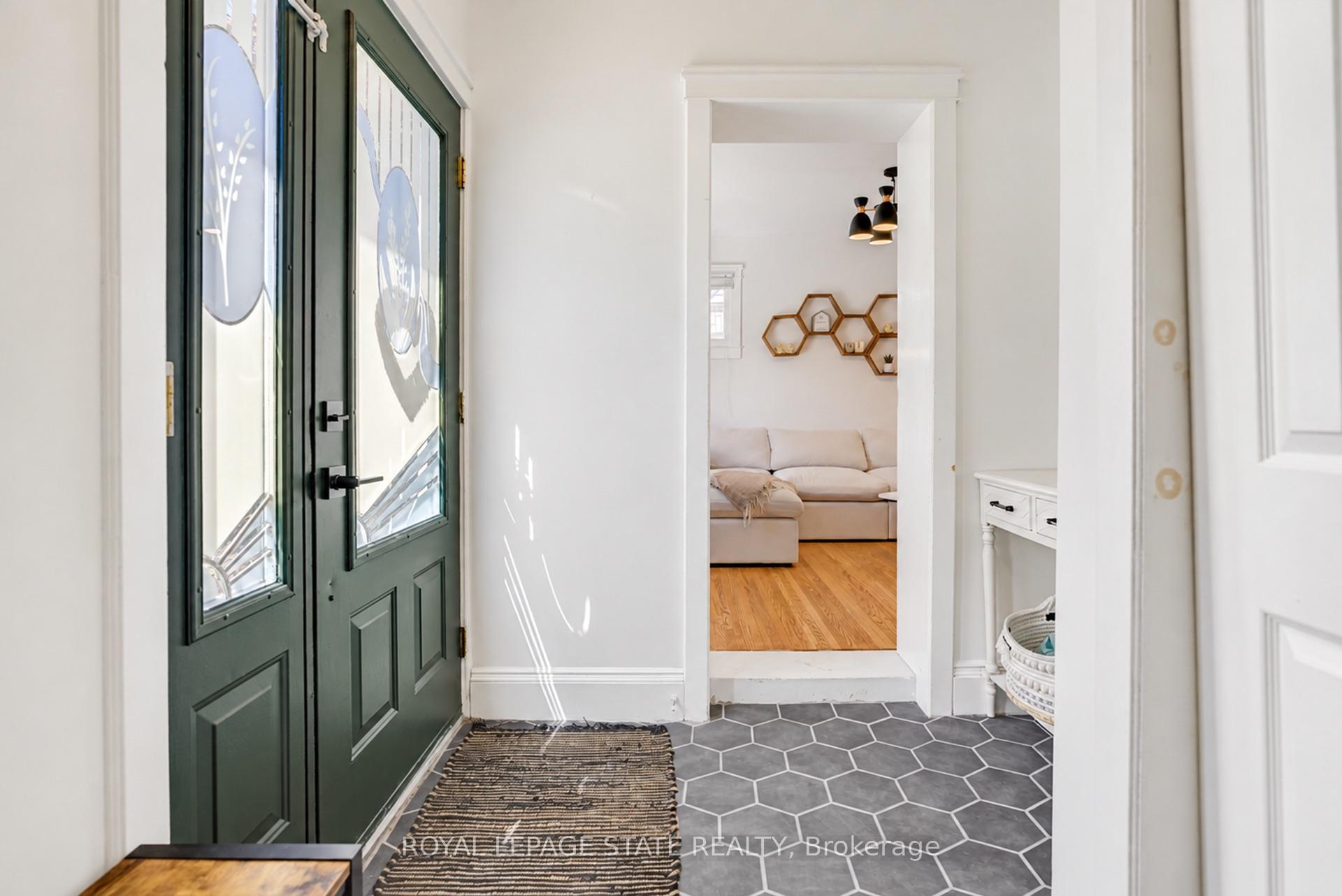 Photo 7 of 175 Rosslyn Avenue S, Hamilton, Delta — HOMEH