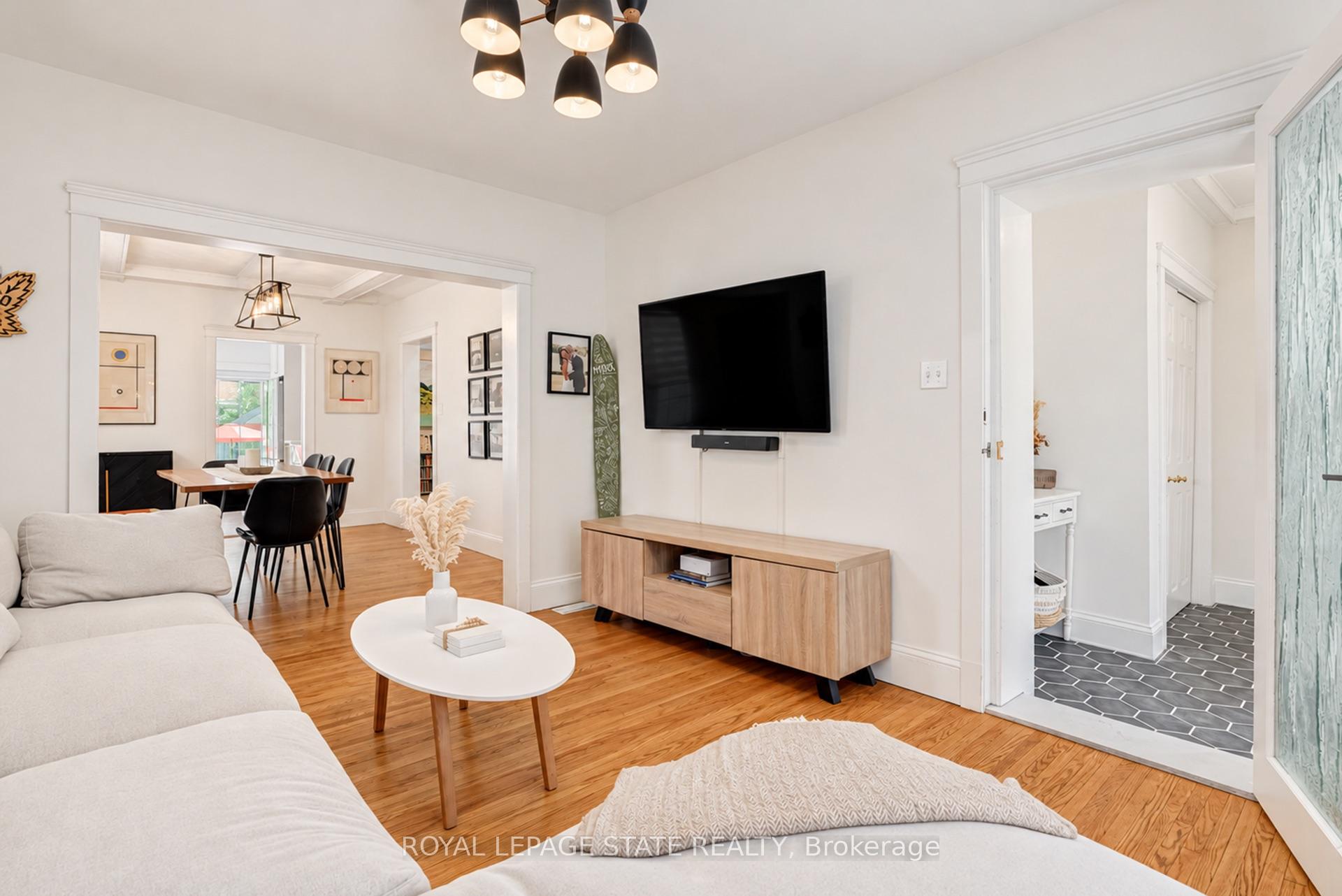 Photo 10 of 175 Rosslyn Avenue S, Hamilton, Delta — HOMEH
