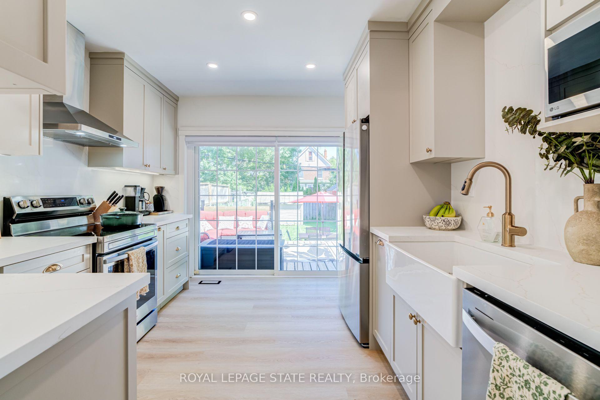 Photo 14 of 175 Rosslyn Avenue S, Hamilton, Delta — HOMEH