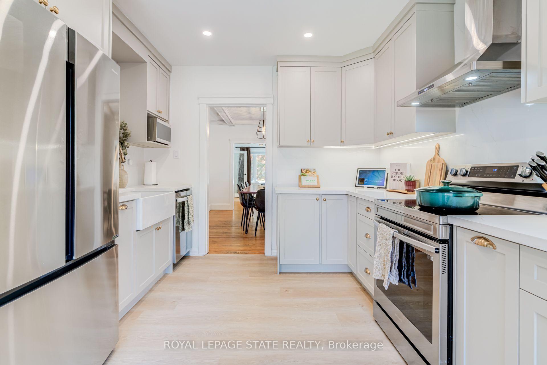 Photo 16 of 175 Rosslyn Avenue S, Hamilton, Delta — HOMEH