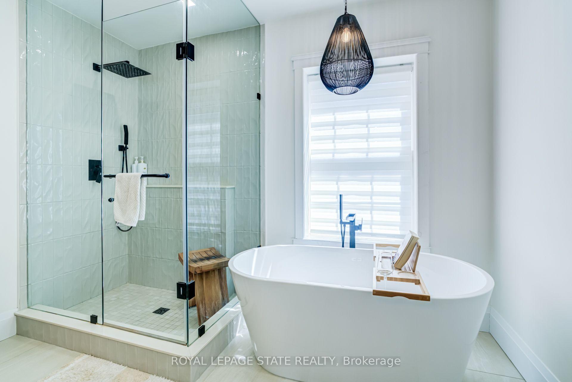 Photo 24 of 175 Rosslyn Avenue S, Hamilton, Delta — HOMEH