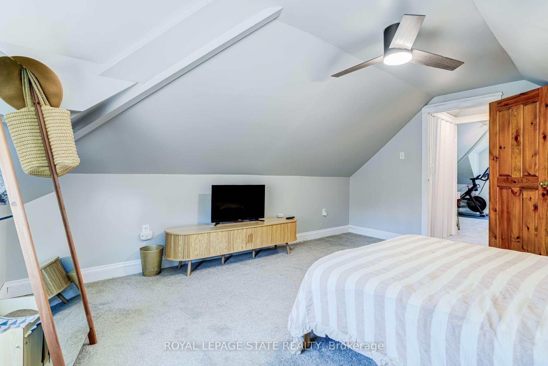 Photo 29 of 175 Rosslyn Avenue S, Hamilton, Delta — HOMEH