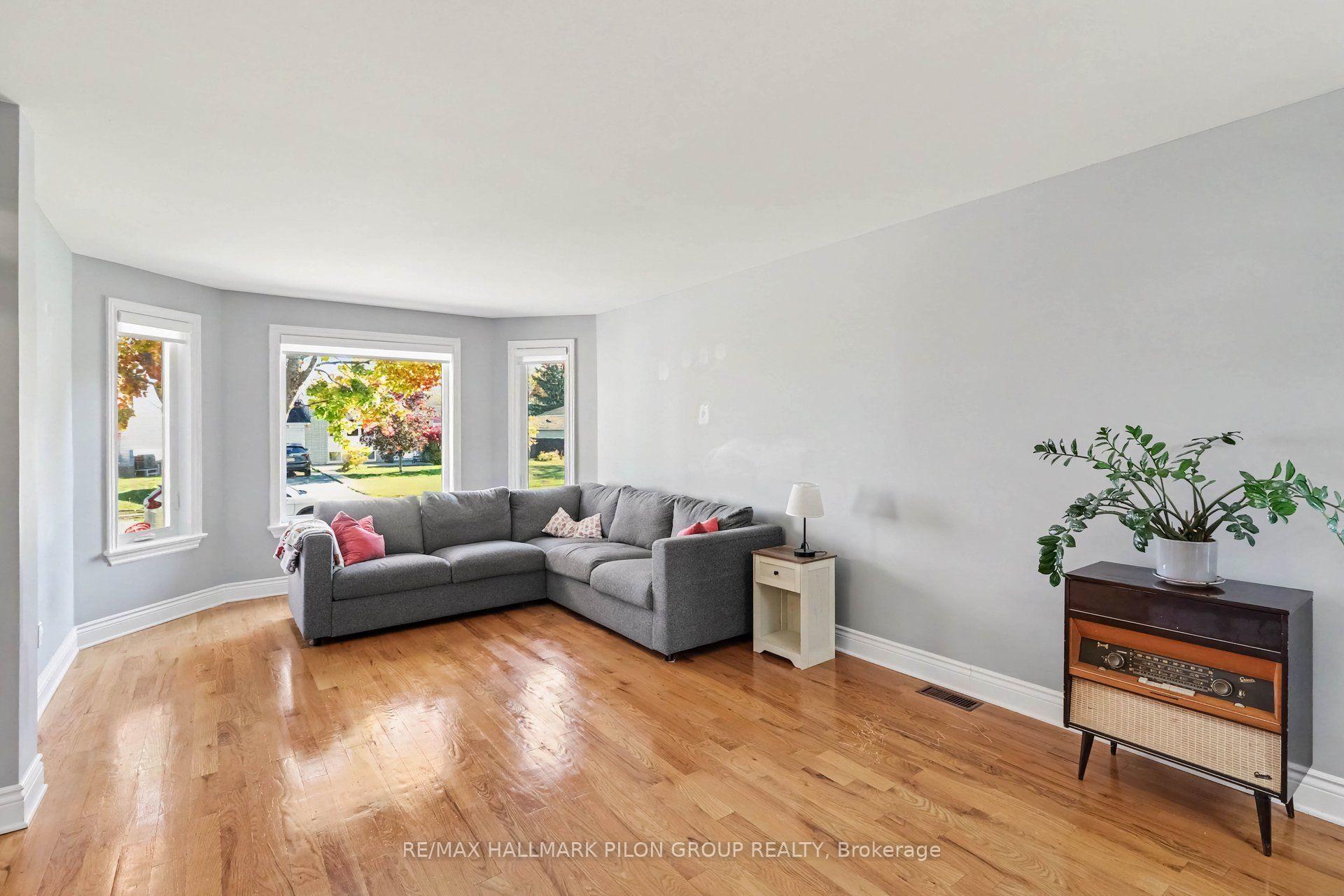 Photo 3 of 1452 Charlebois Avenue, Ottawa, Bilberry Creek/Queenswood Heights — HOMEH