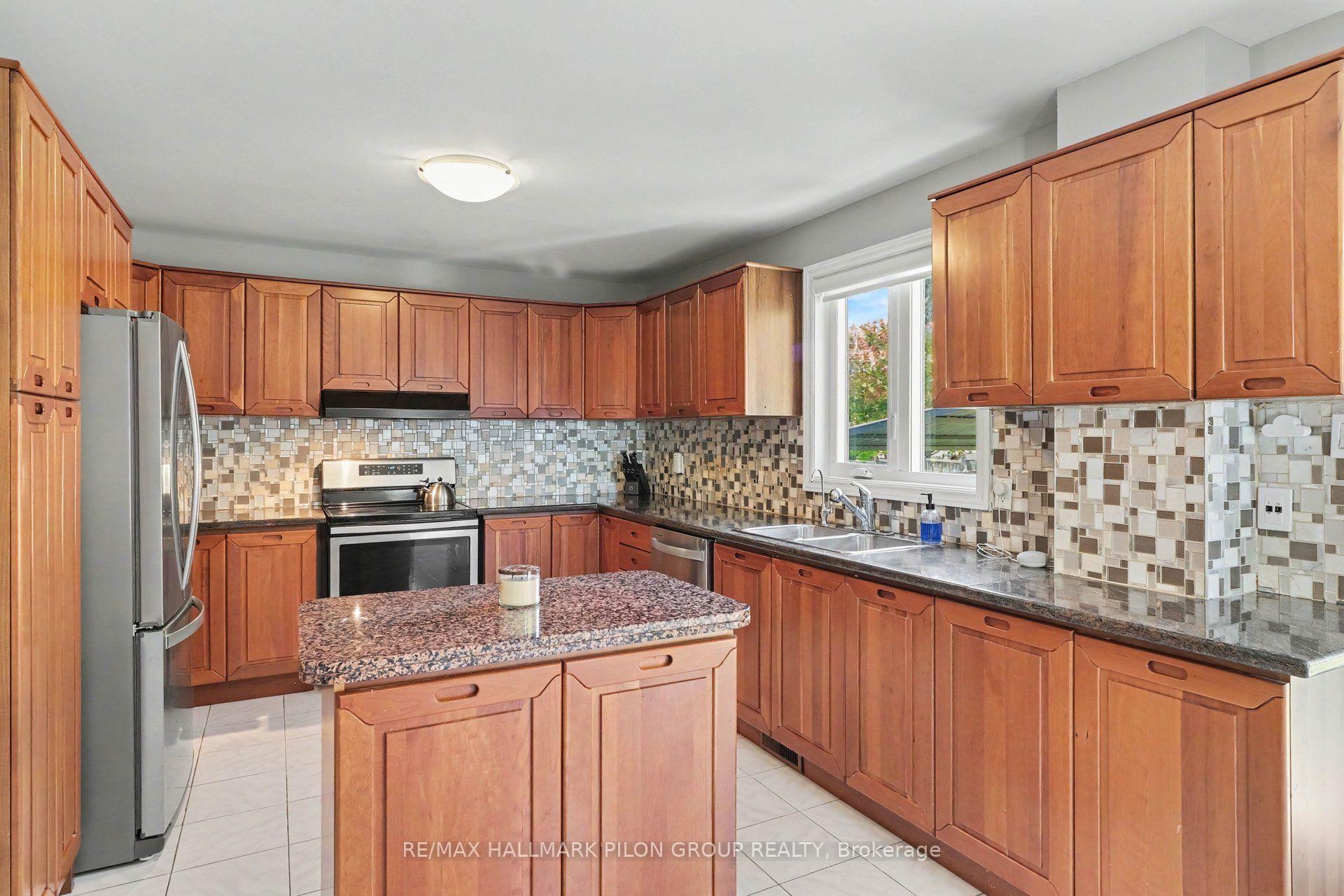 Photo 7 of 1452 Charlebois Avenue, Ottawa, Bilberry Creek/Queenswood Heights — HOMEH