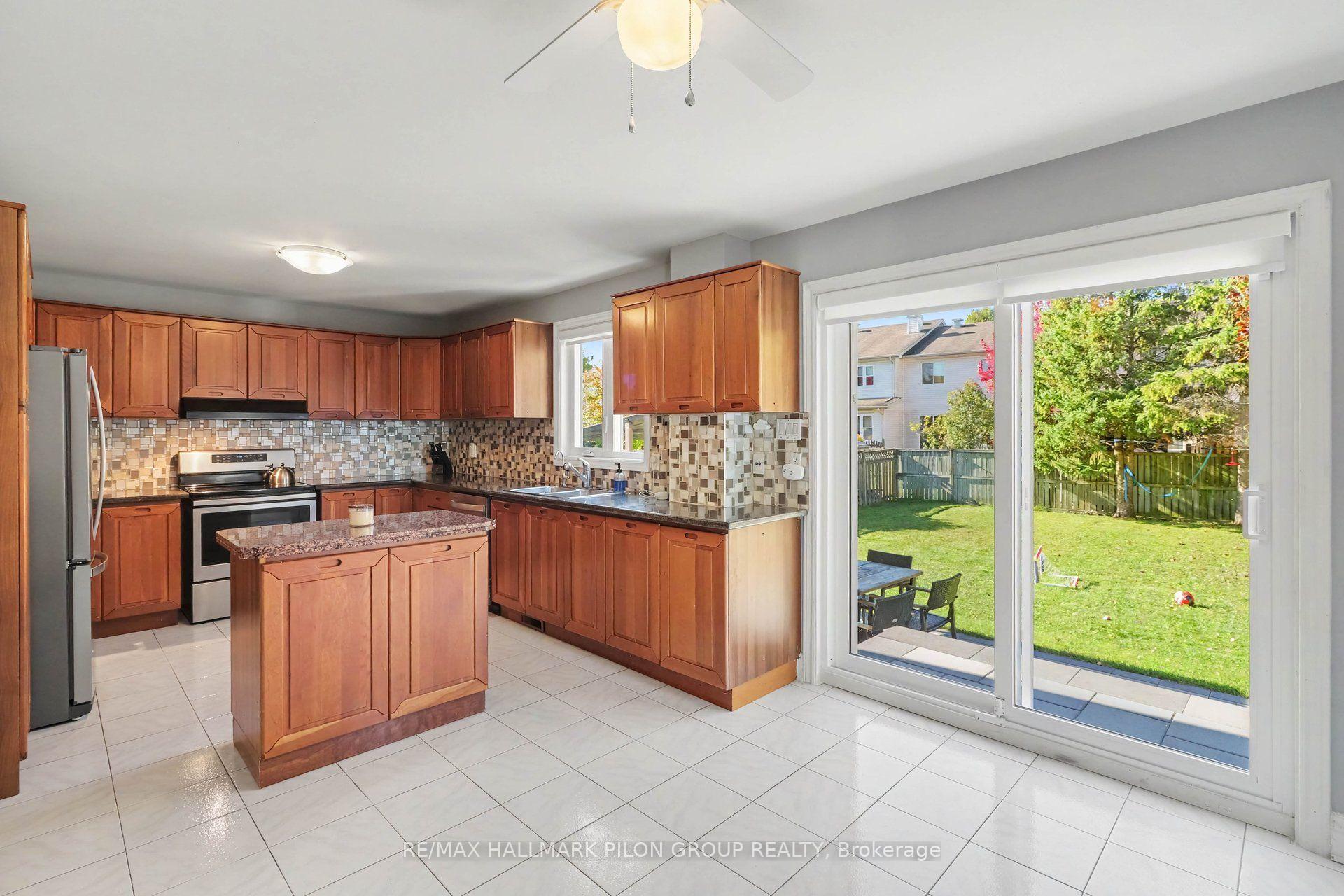 Photo 8 of 1452 Charlebois Avenue, Ottawa, Bilberry Creek/Queenswood Heights — HOMEH