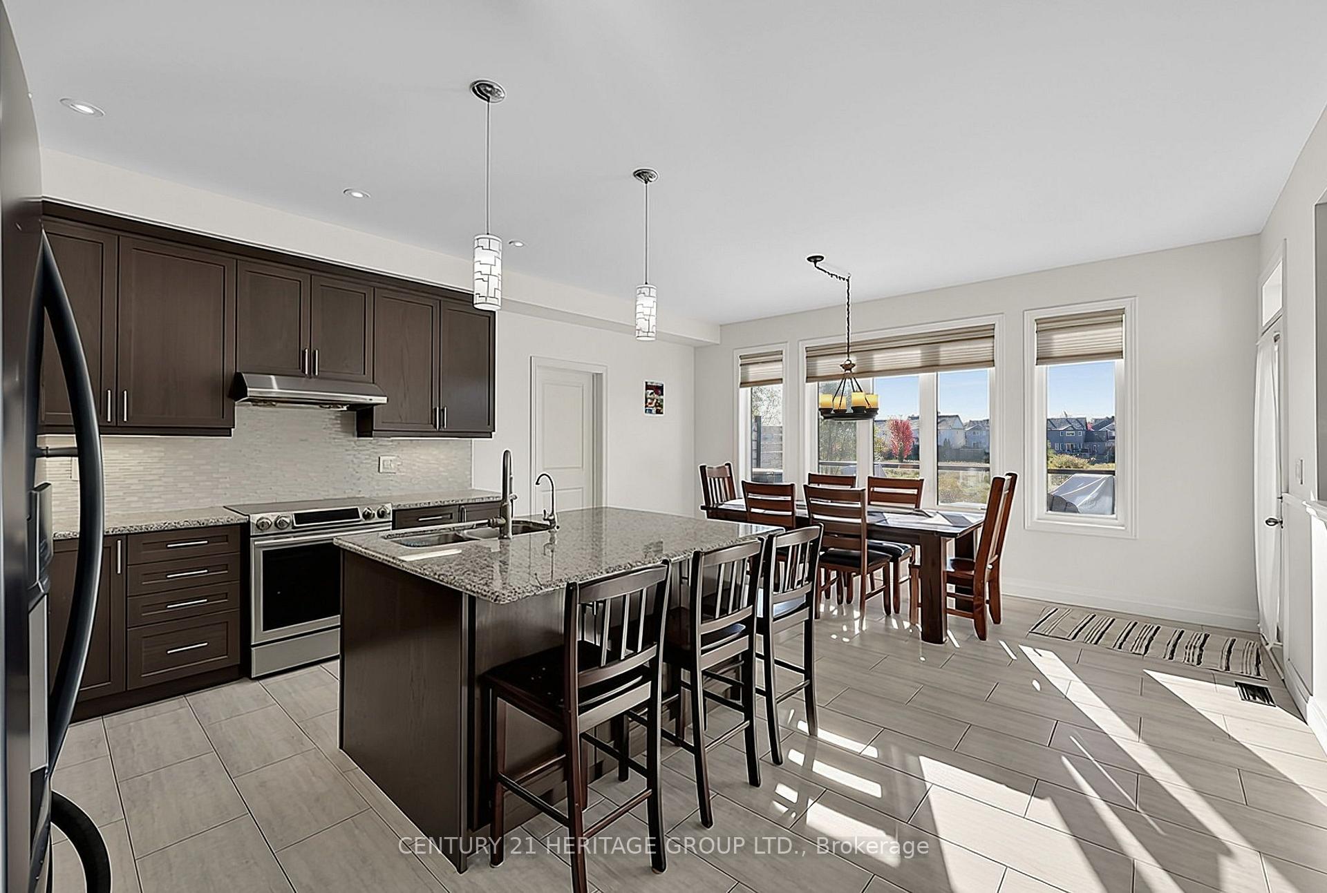 Photo 6 of 67 Manor Forest Road, East Gwillimbury, Mt Albert — HOMEH