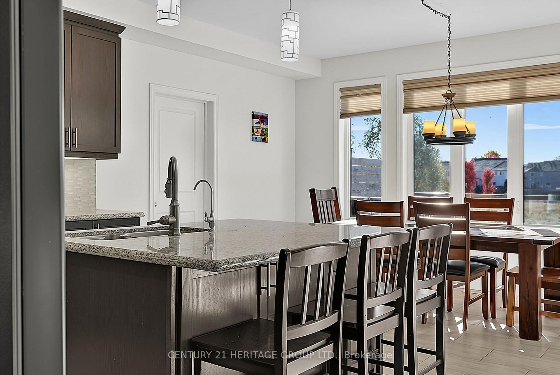 Photo 7 of 67 Manor Forest Road, East Gwillimbury, Mt Albert — HOMEH