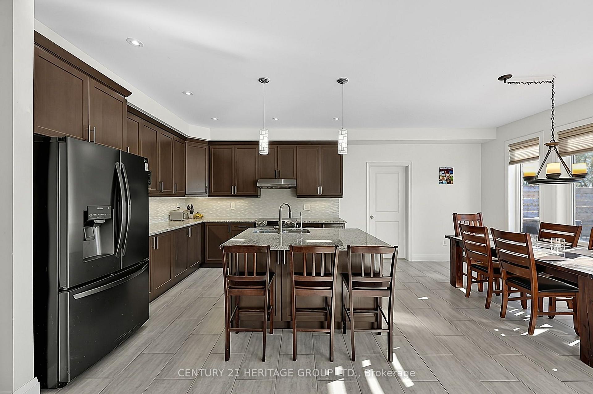 Photo 8 of 67 Manor Forest Road, East Gwillimbury, Mt Albert — HOMEH