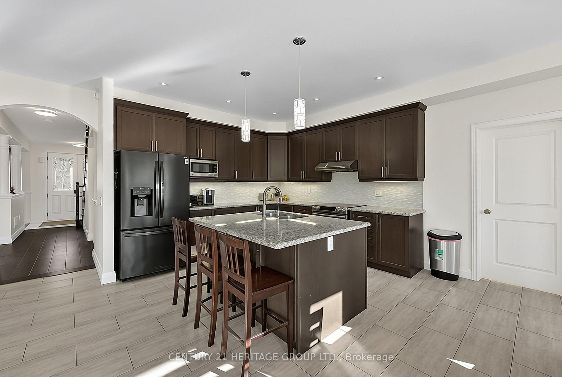Photo 9 of 67 Manor Forest Road, East Gwillimbury, Mt Albert — HOMEH
