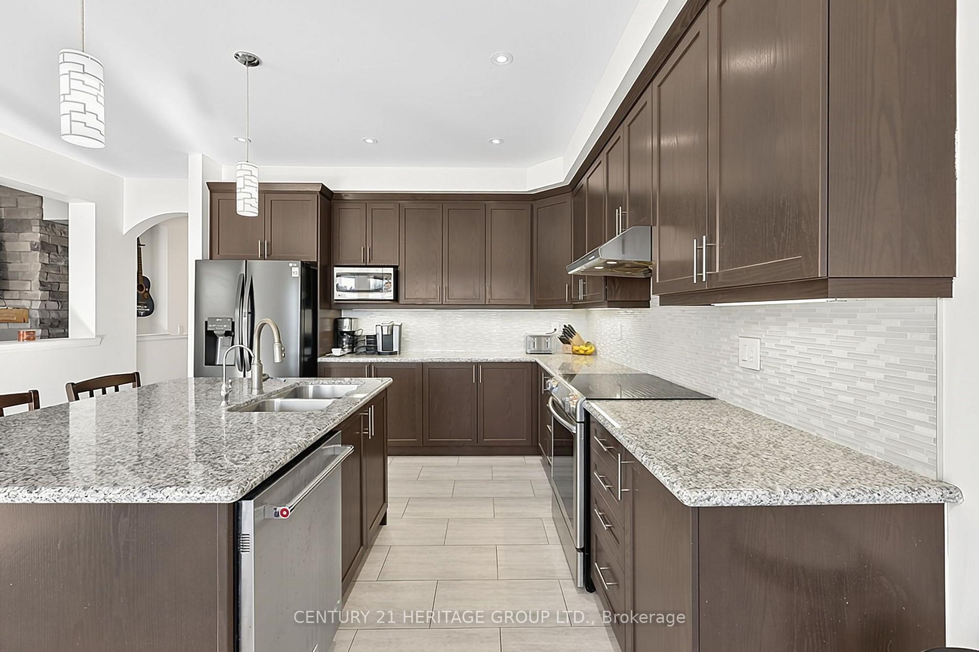 Photo 10 of 67 Manor Forest Road, East Gwillimbury, Mt Albert — HOMEH