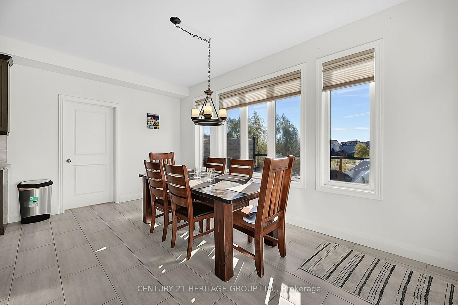 Photo 12 of 67 Manor Forest Road, East Gwillimbury, Mt Albert — HOMEH