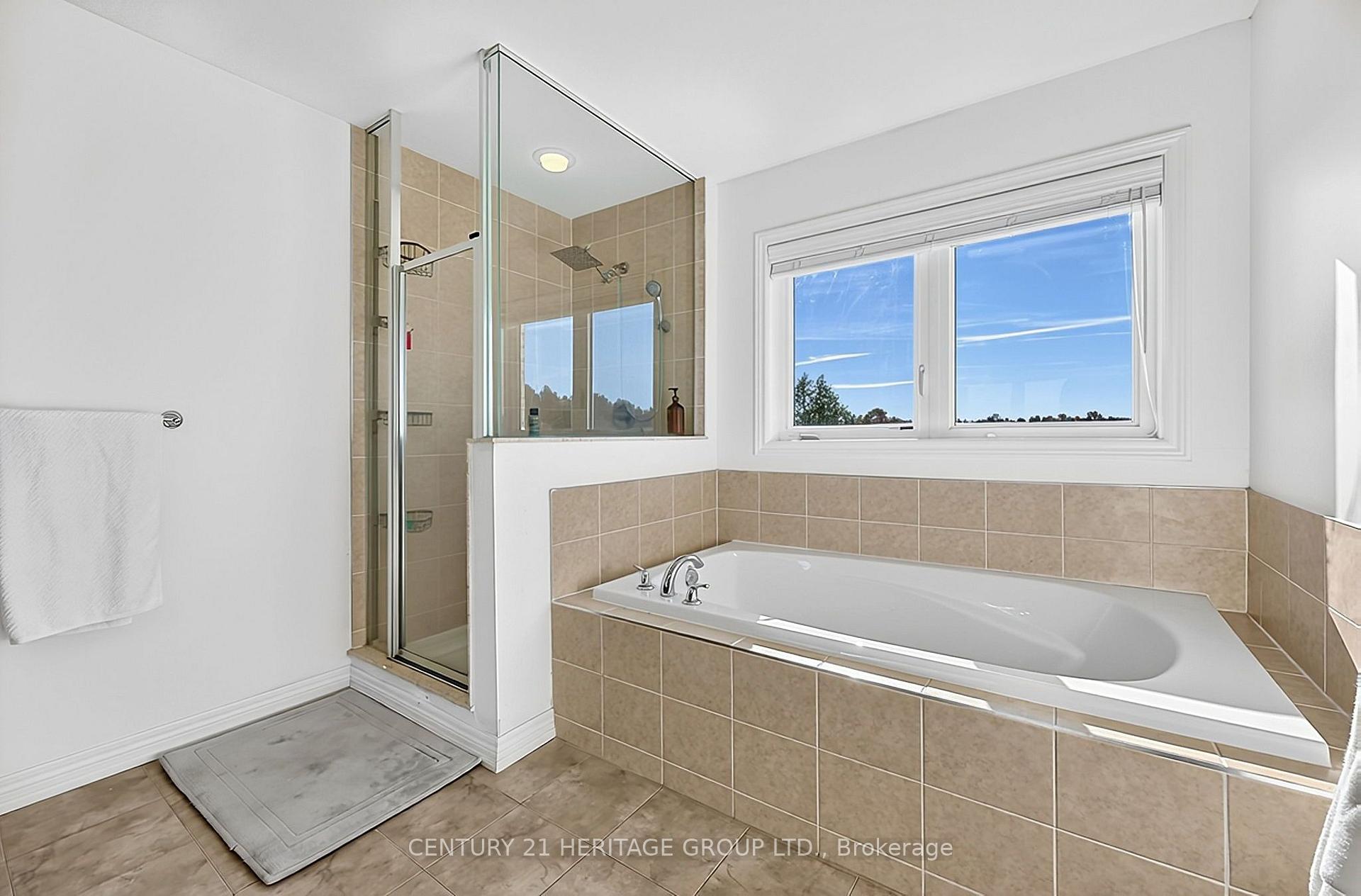 Photo 26 of 67 Manor Forest Road, East Gwillimbury, Mt Albert — HOMEH