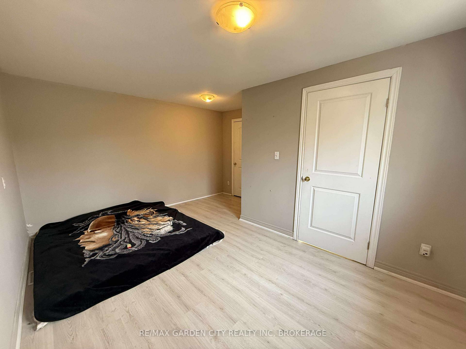 Photo 9 of 130 St. Paul Crescent, St. Catharines, Western Hill — HOMEH