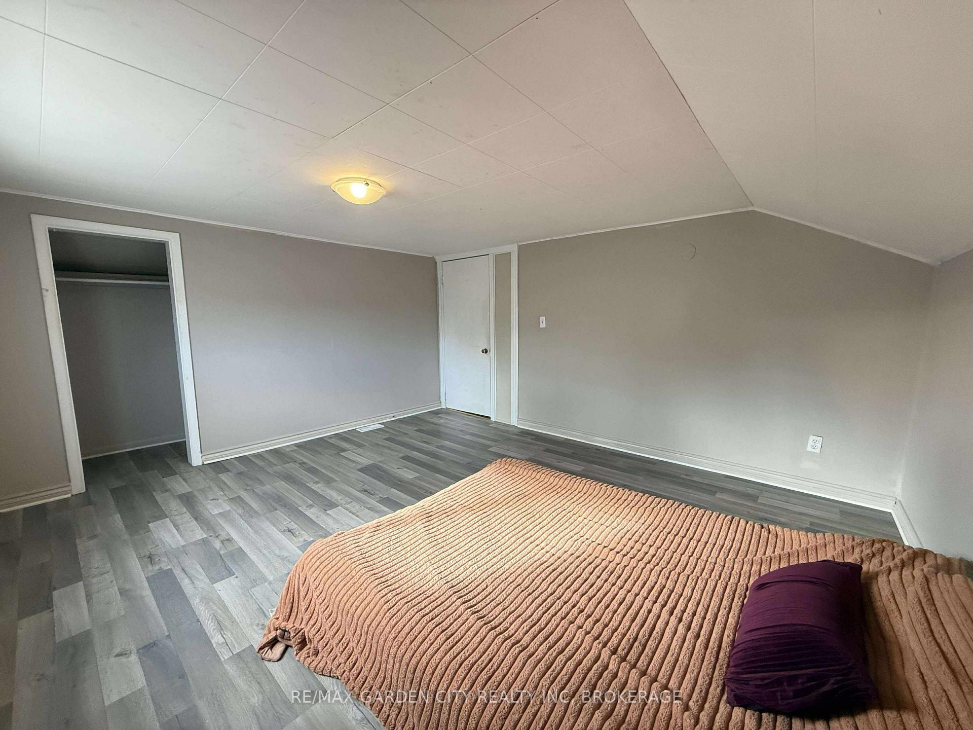 Photo 12 of 130 St. Paul Crescent, St. Catharines, Western Hill — HOMEH
