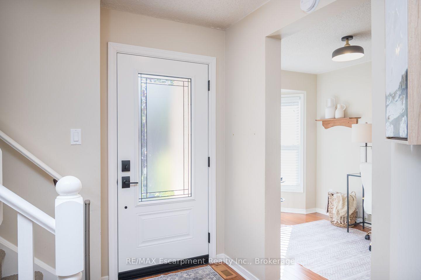 Photo 2 of 45 Niska Drive, Hamilton, Waterdown — HOMEH
