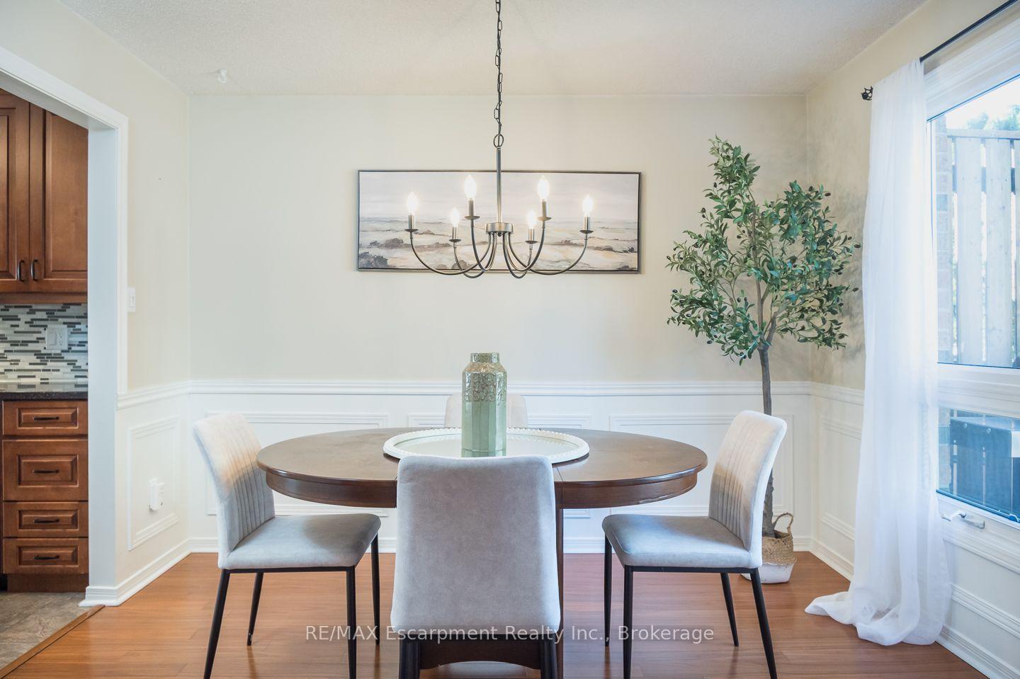 Photo 9 of 45 Niska Drive, Hamilton, Waterdown — HOMEH