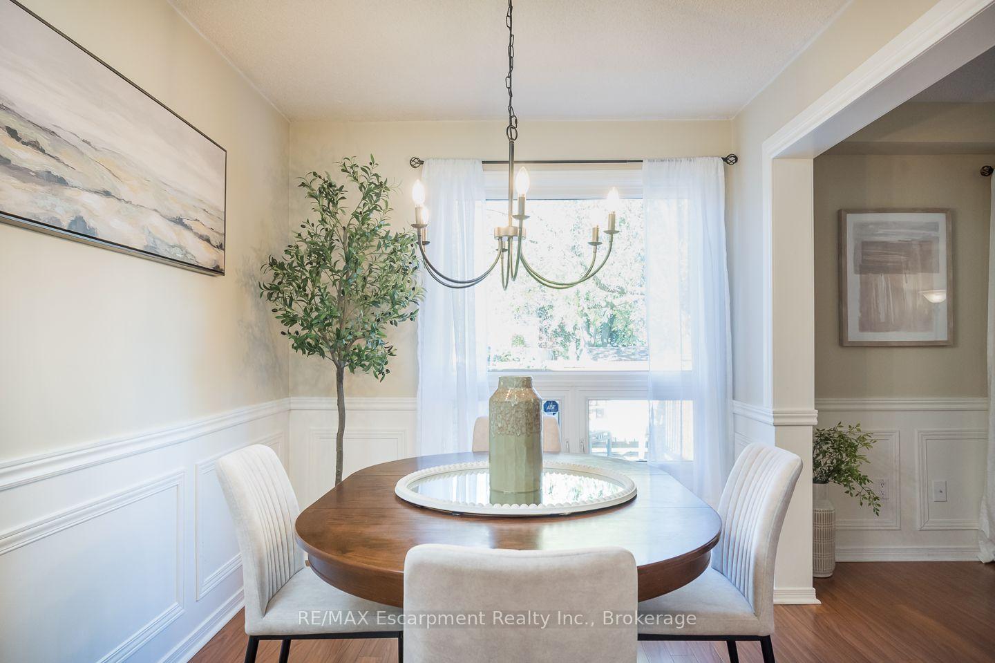 Photo 10 of 45 Niska Drive, Hamilton, Waterdown — HOMEH