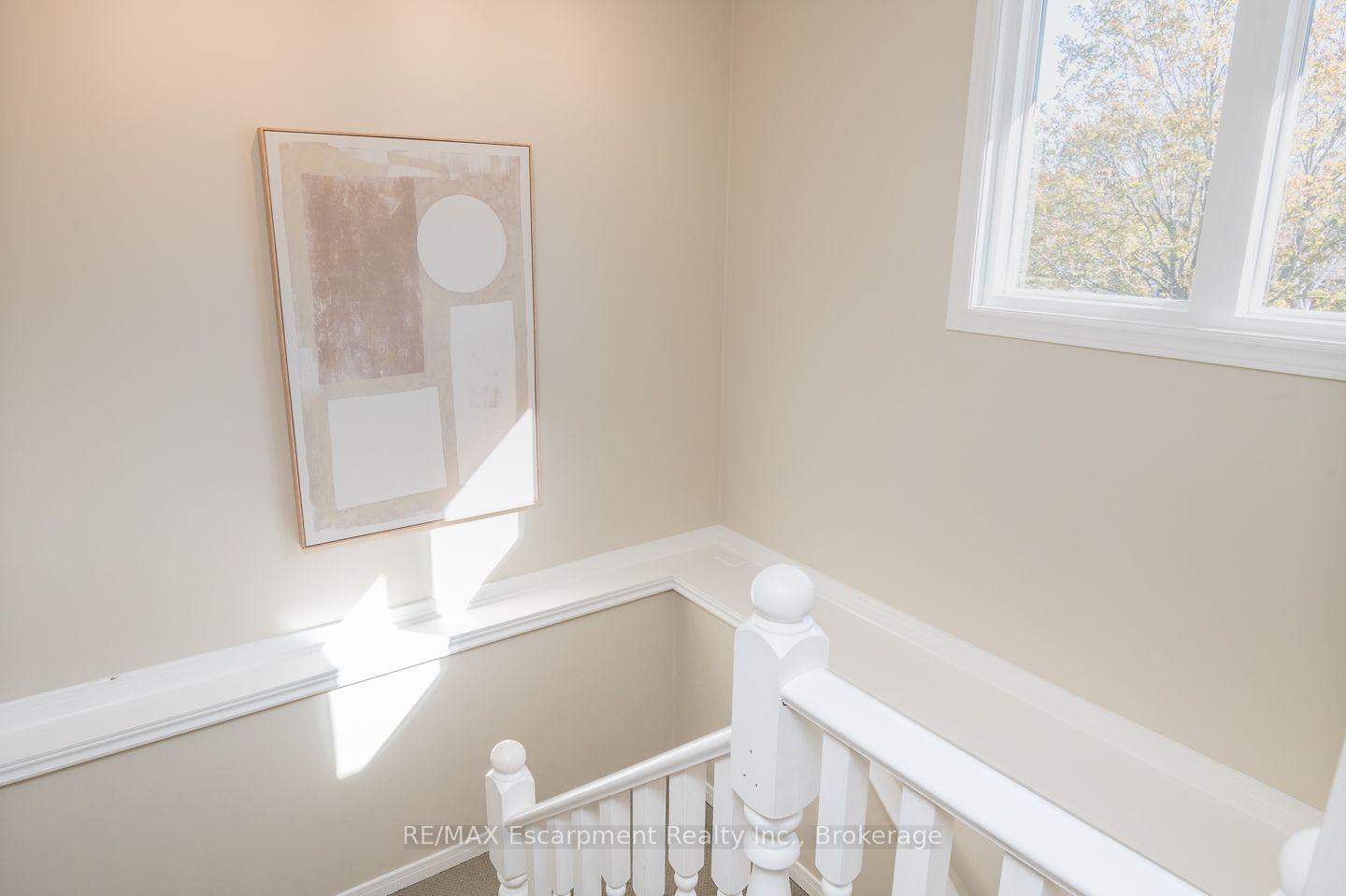 Photo 16 of 45 Niska Drive, Hamilton, Waterdown — HOMEH