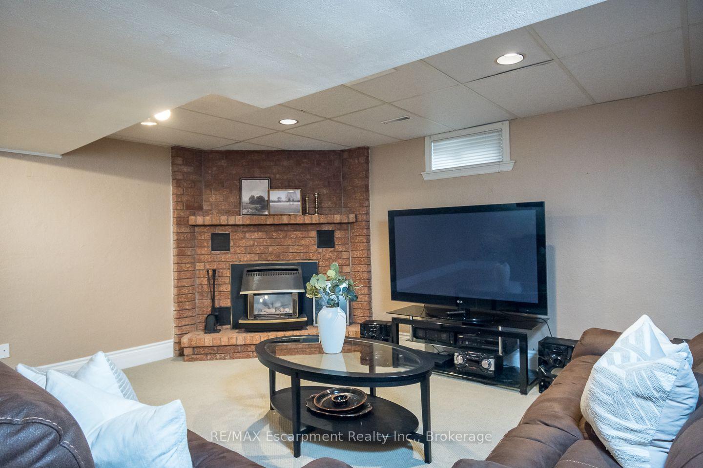 Photo 22 of 45 Niska Drive, Hamilton, Waterdown — HOMEH