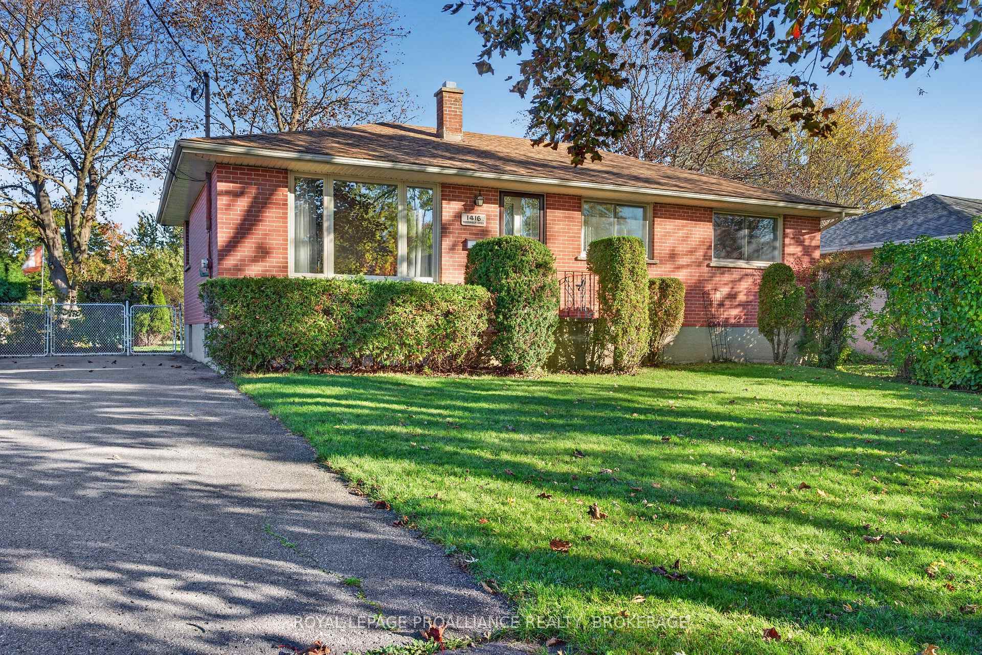 Front of 1416 Woodfield Crescent
