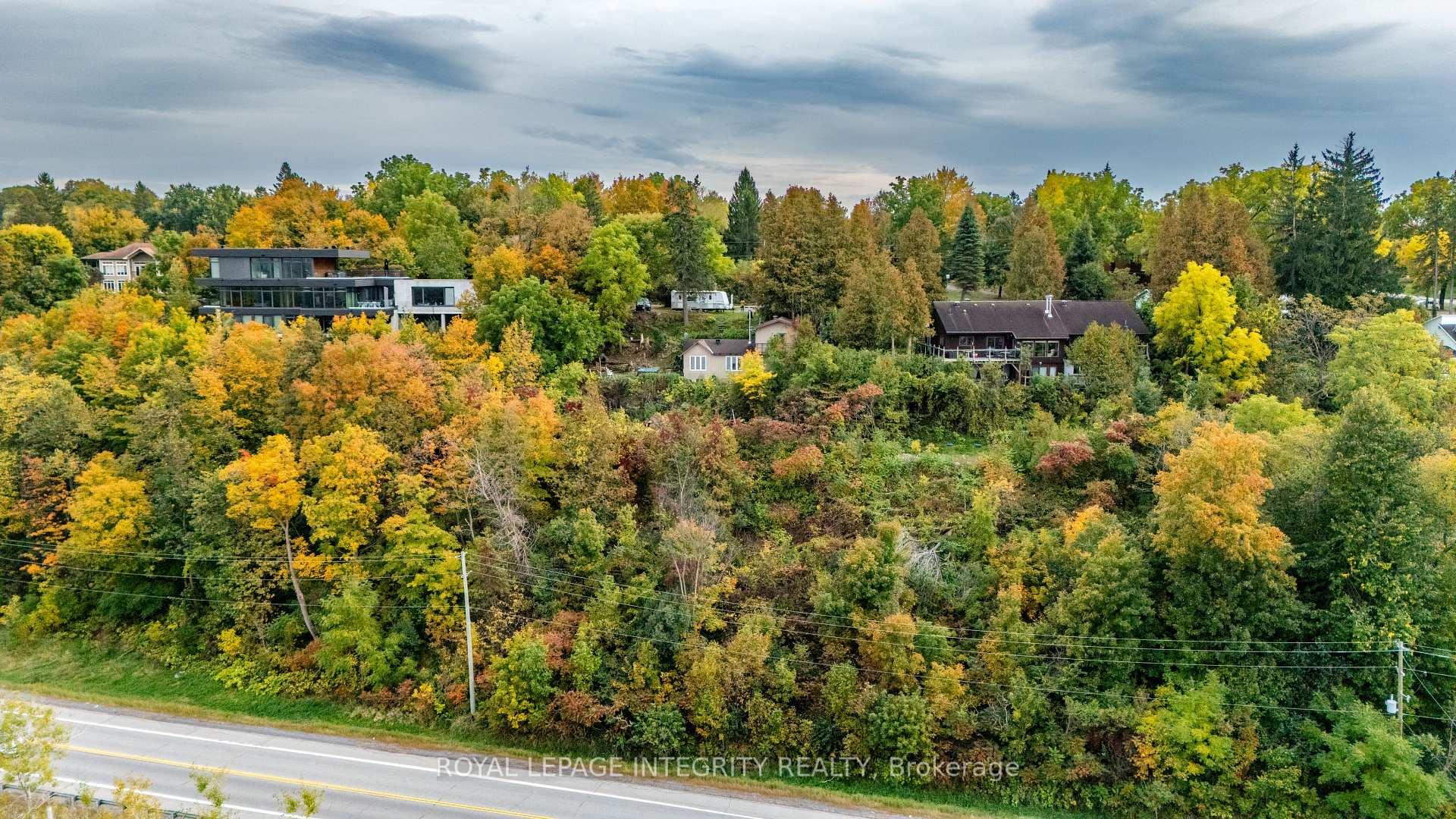 Photo 3 of 1587 Lilac Lane, Ottawa, Camelot — HOMEH