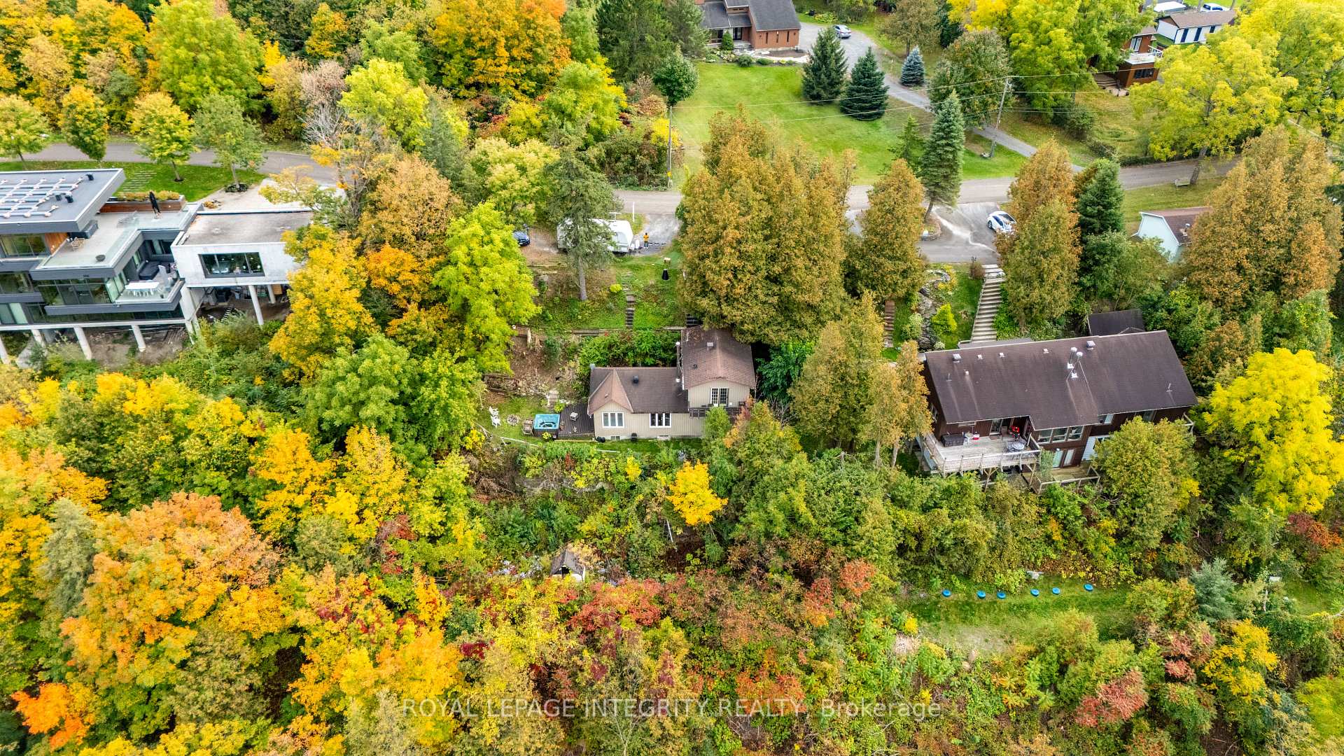 Photo 10 of 1587 Lilac Lane, Ottawa, Camelot — HOMEH