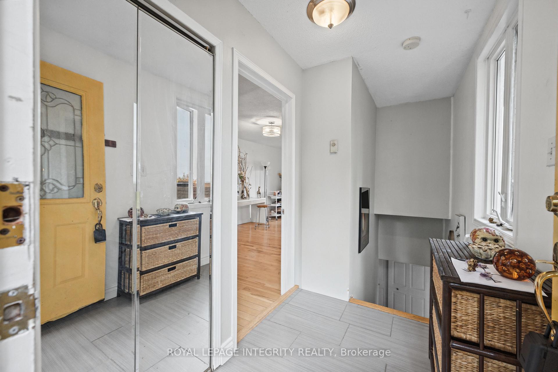 Photo 17 of 1587 Lilac Lane, Ottawa, Camelot — HOMEH