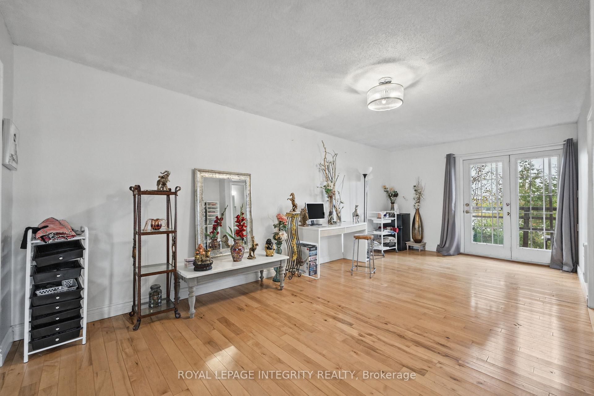 Photo 18 of 1587 Lilac Lane, Ottawa, Camelot — HOMEH
