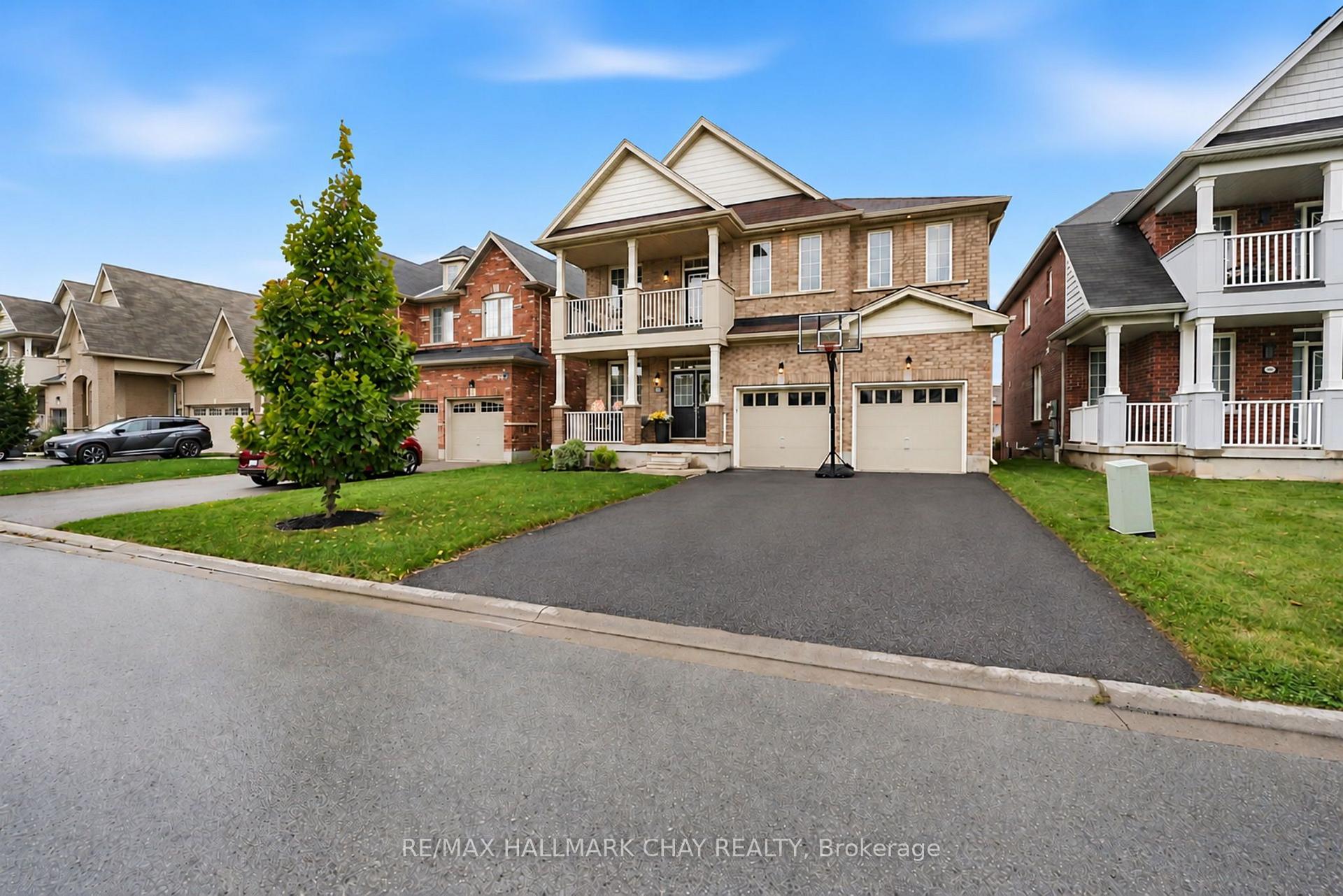 Photo 2 of 8445 Sweet Chestnut Drive, Niagara Falls, Brown — HOMEH