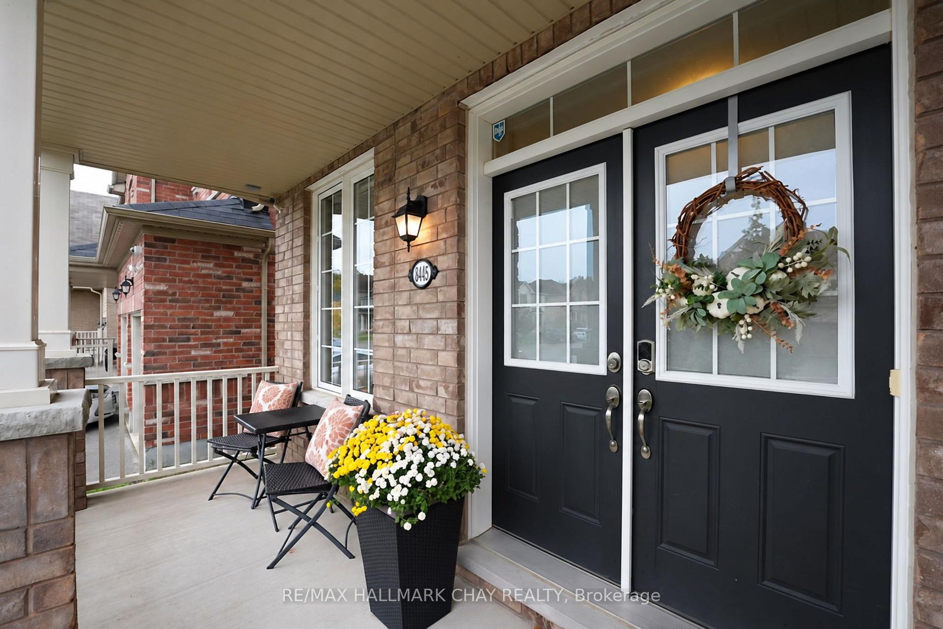 Photo 3 of 8445 Sweet Chestnut Drive, Niagara Falls, Brown — HOMEH