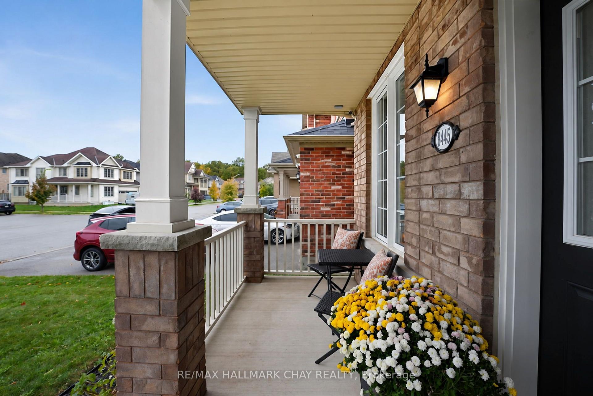 Photo 4 of 8445 Sweet Chestnut Drive, Niagara Falls, Brown — HOMEH