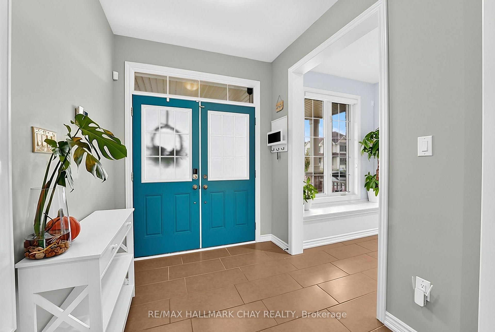 Photo 5 of 8445 Sweet Chestnut Drive, Niagara Falls, Brown — HOMEH