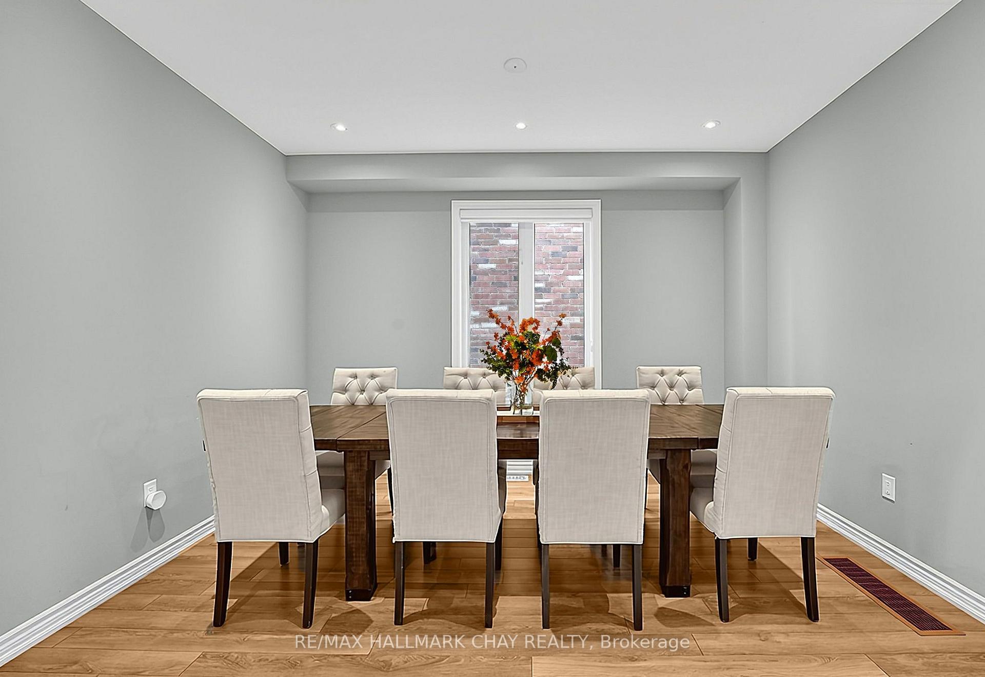 Photo 8 of 8445 Sweet Chestnut Drive, Niagara Falls, Brown — HOMEH