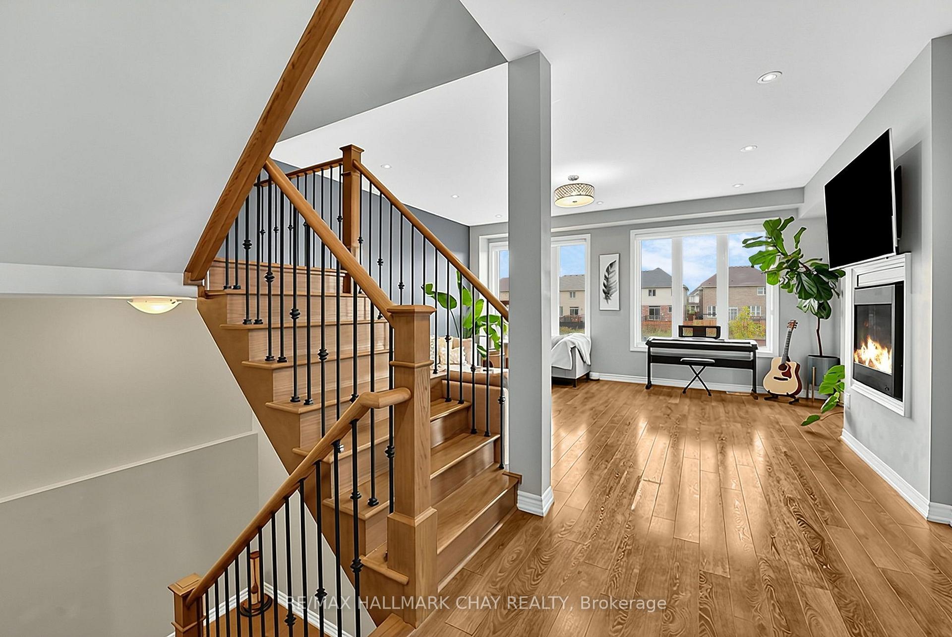 Photo 9 of 8445 Sweet Chestnut Drive, Niagara Falls, Brown — HOMEH