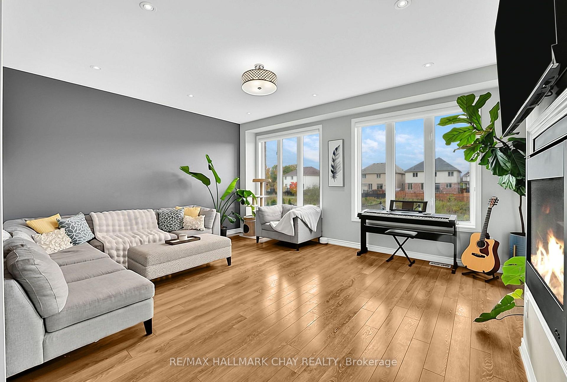 Photo 10 of 8445 Sweet Chestnut Drive, Niagara Falls, Brown — HOMEH